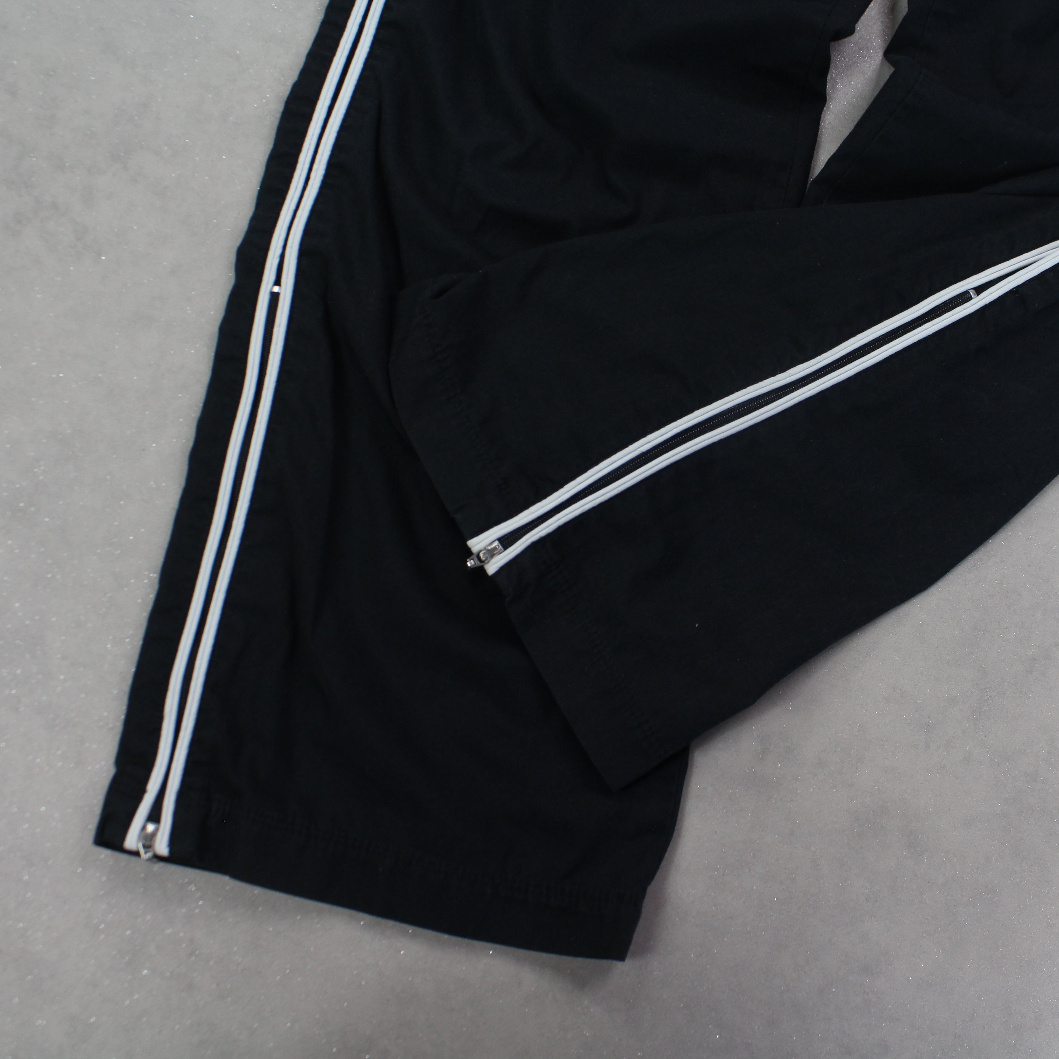 SUPER RARE 2000s Trackpants Black-Kikonat