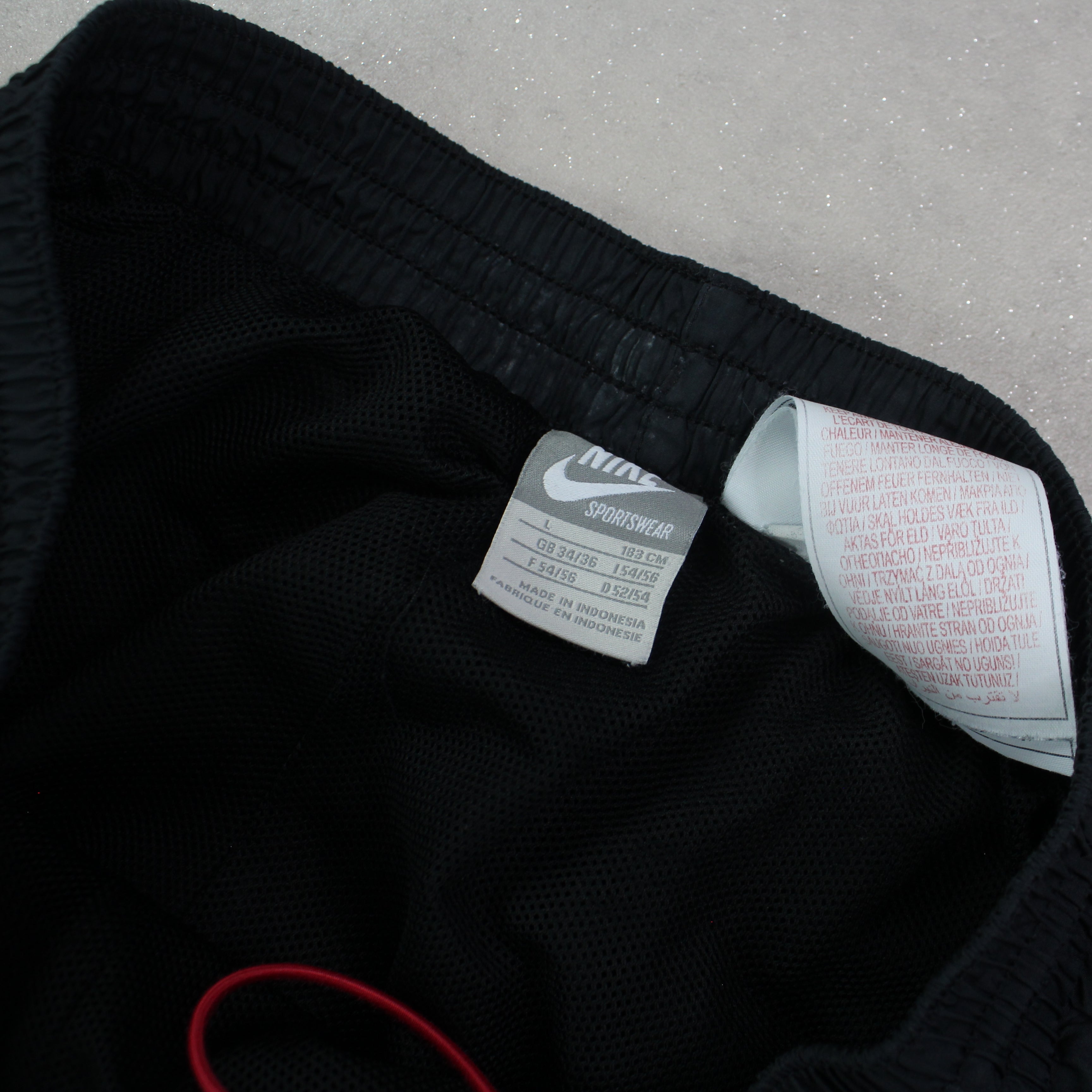 RARE 2000s Air Trackpants Black-Kikonat