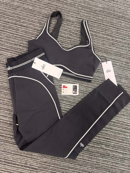 Alo yoga set-Kikonat