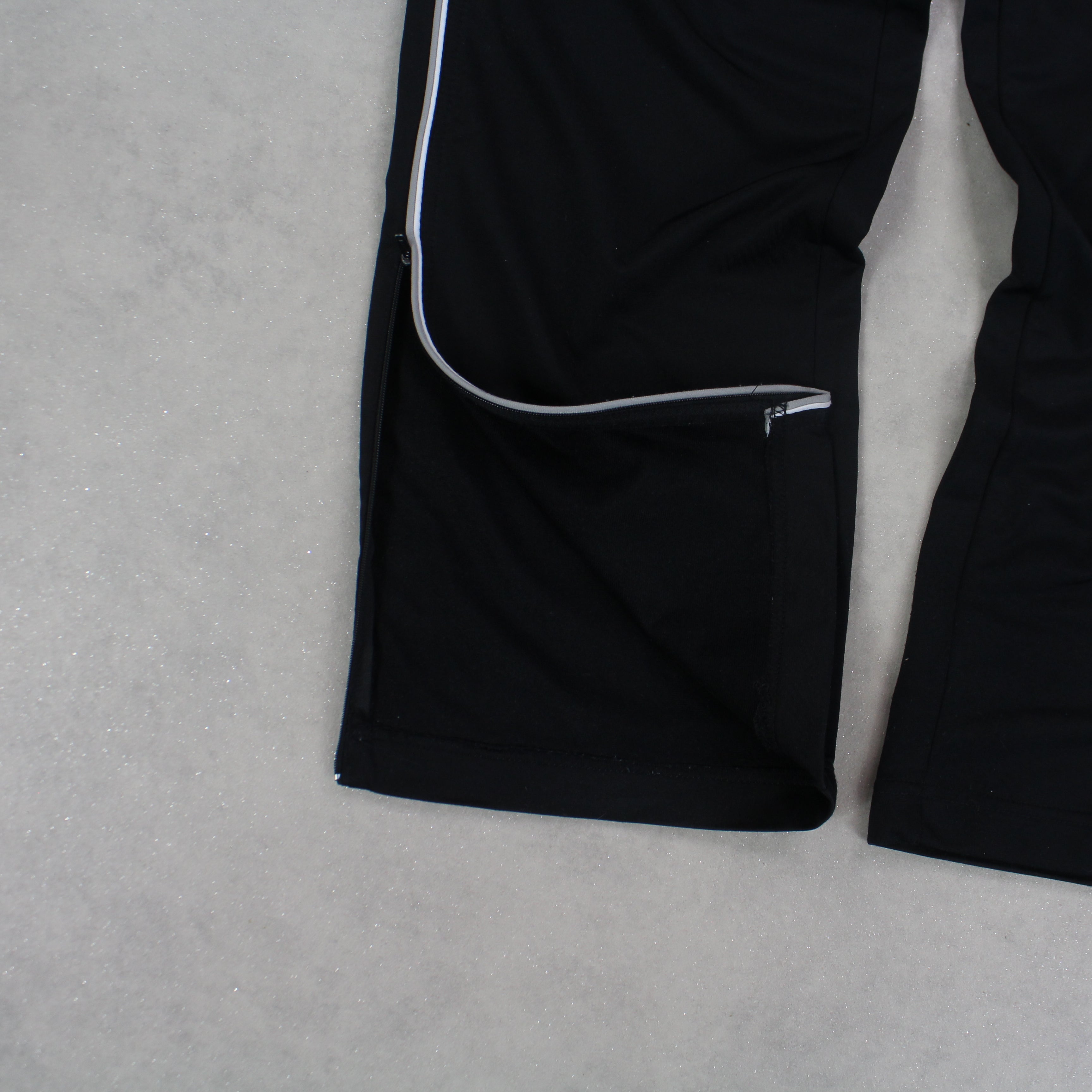 RARE 2000s Trackpants Black-Kikonat