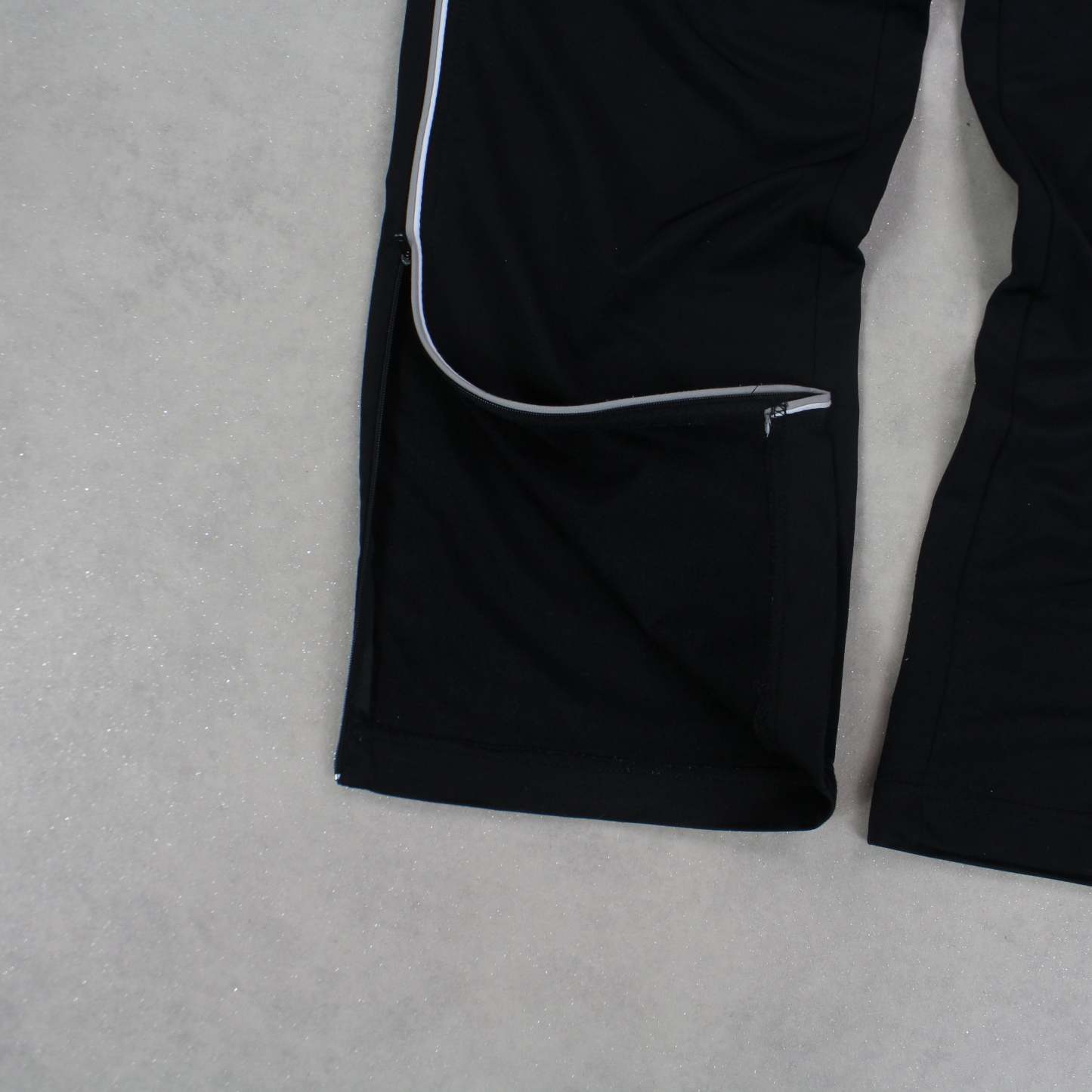 RARE 2000s Trackpants Black-Kikonat