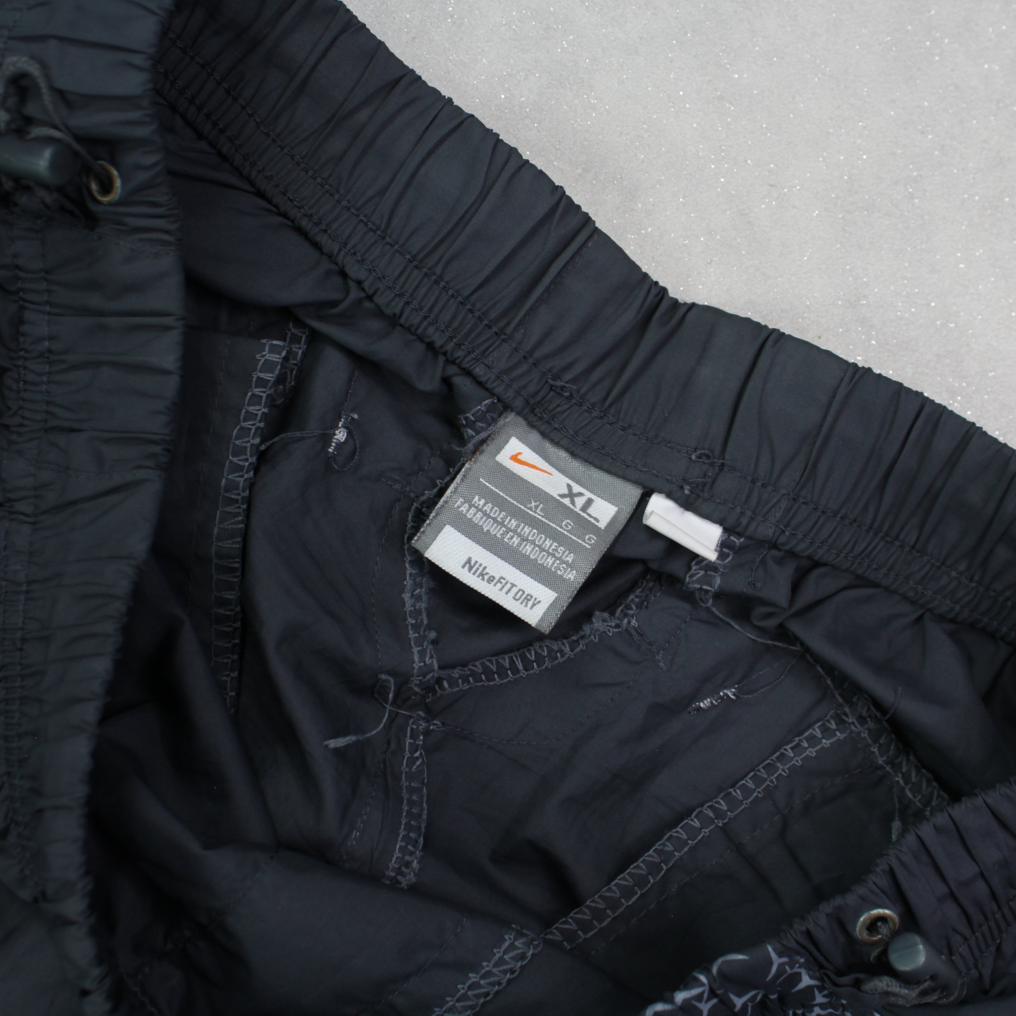 RARE 2000s Baggy Air Trackpants Grey-Kikonat