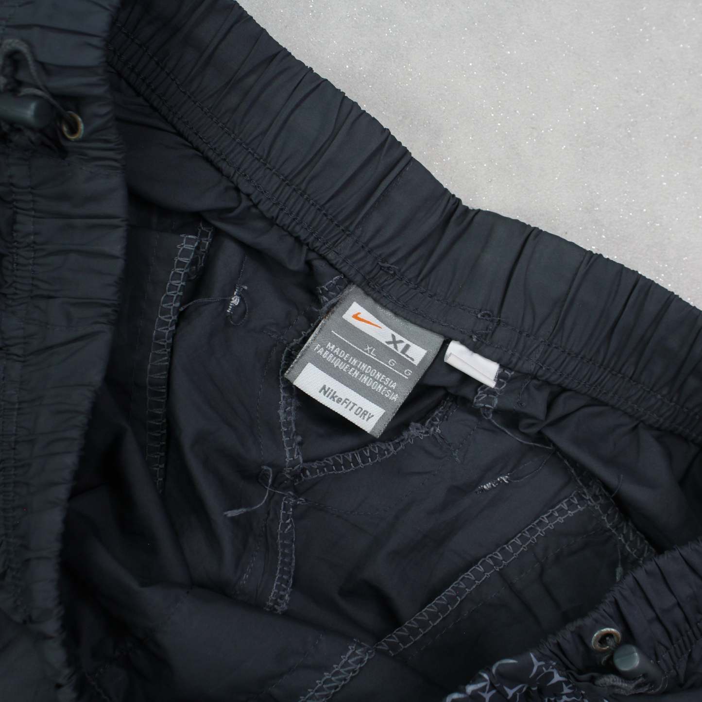 RARE 2000s Baggy Air Trackpants Grey-Kikonat