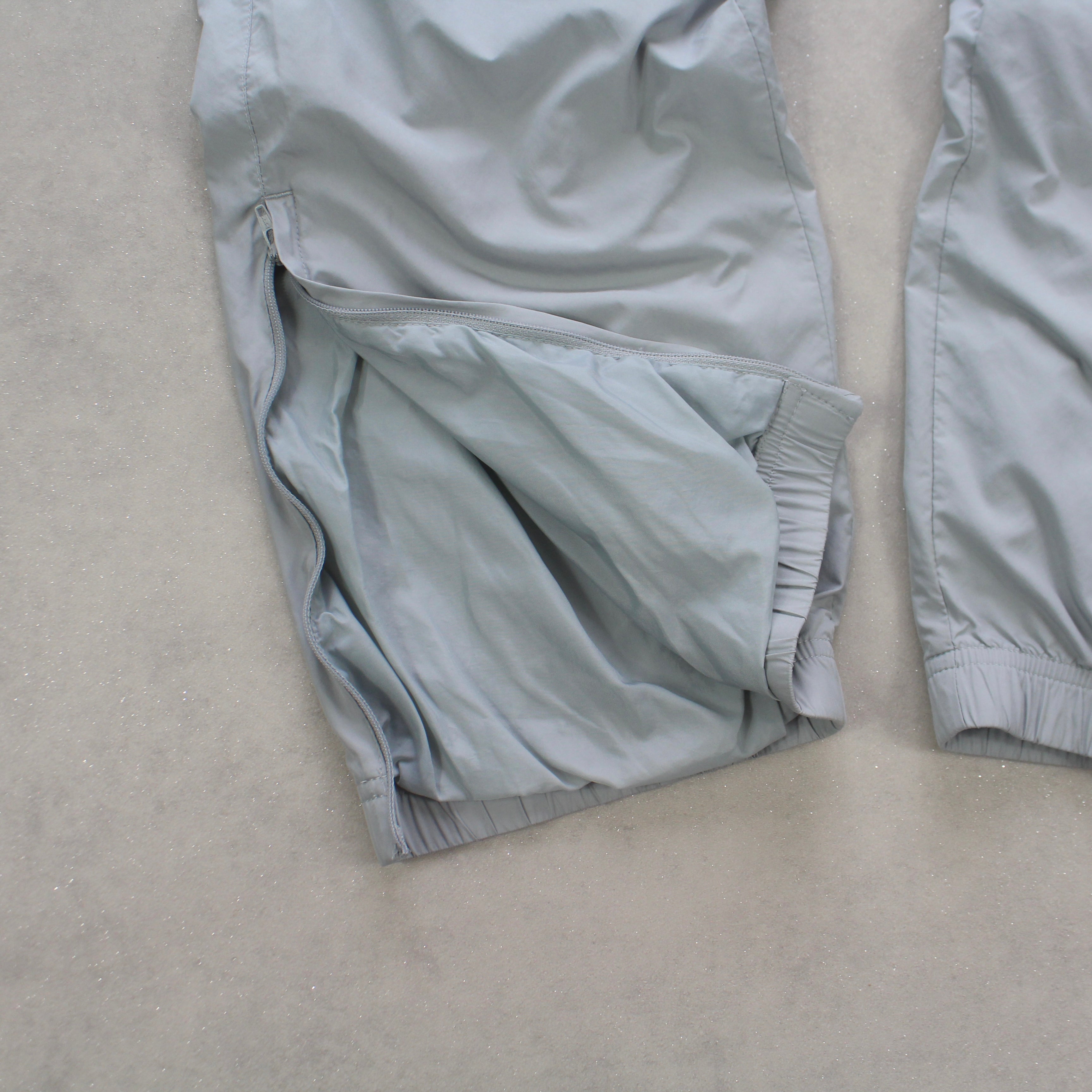 RARE 2000s Trackpants Grey-Kikonat