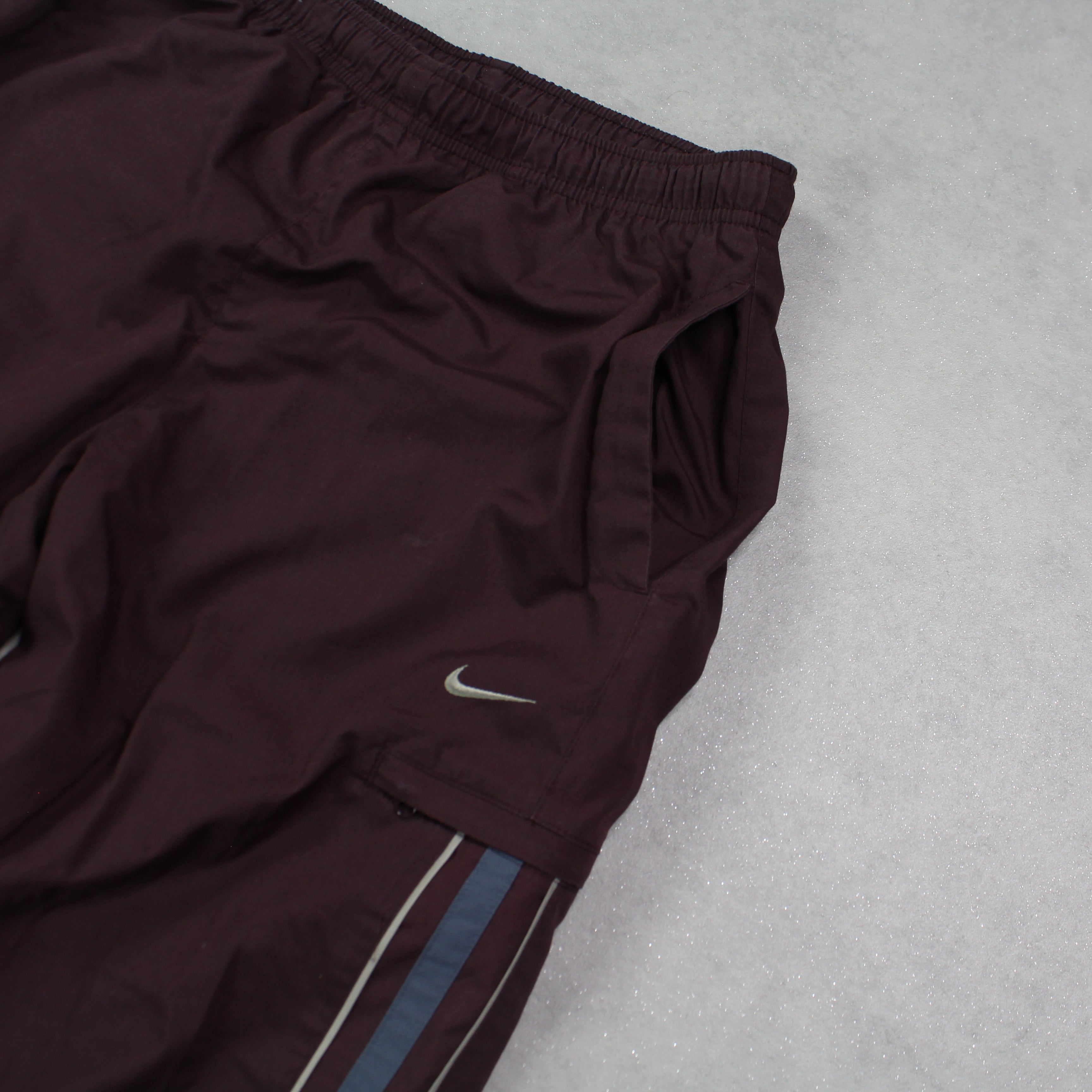 RARE 2000s Trackpants Burgundy-Kikonat