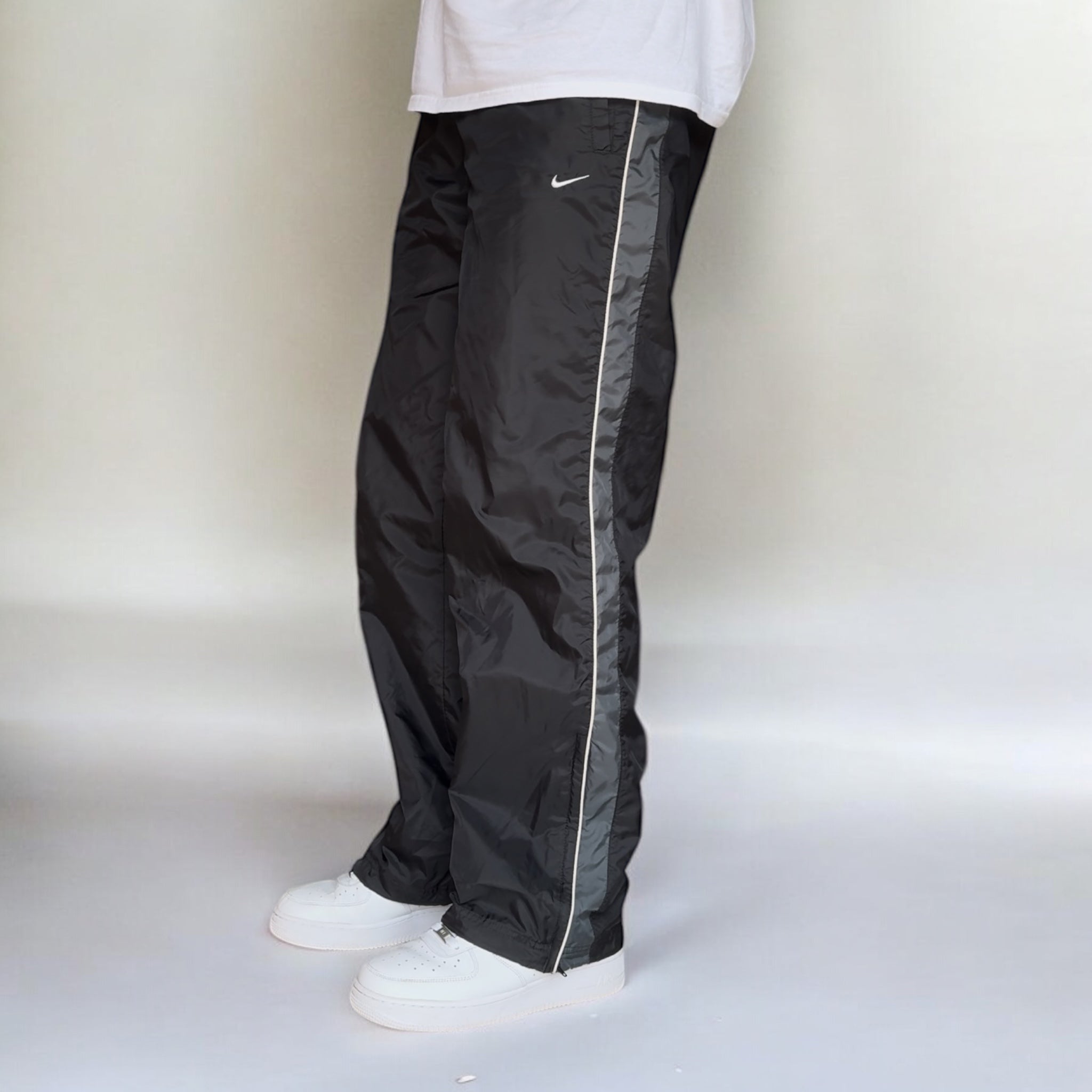RARE 2000s Baggy Trackpants Black-Kikonat
