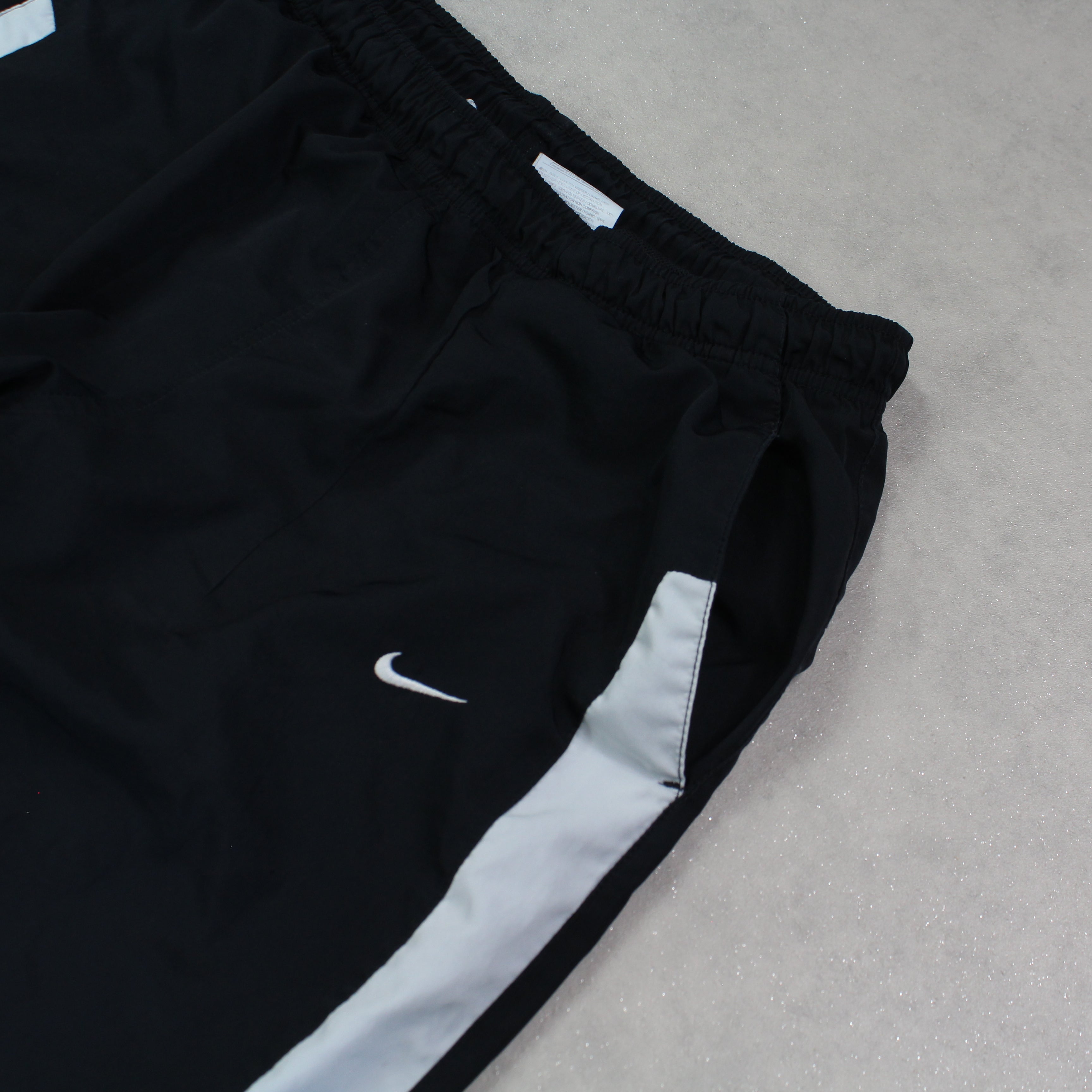 RARE 00s Trackpants Black-Kikonat