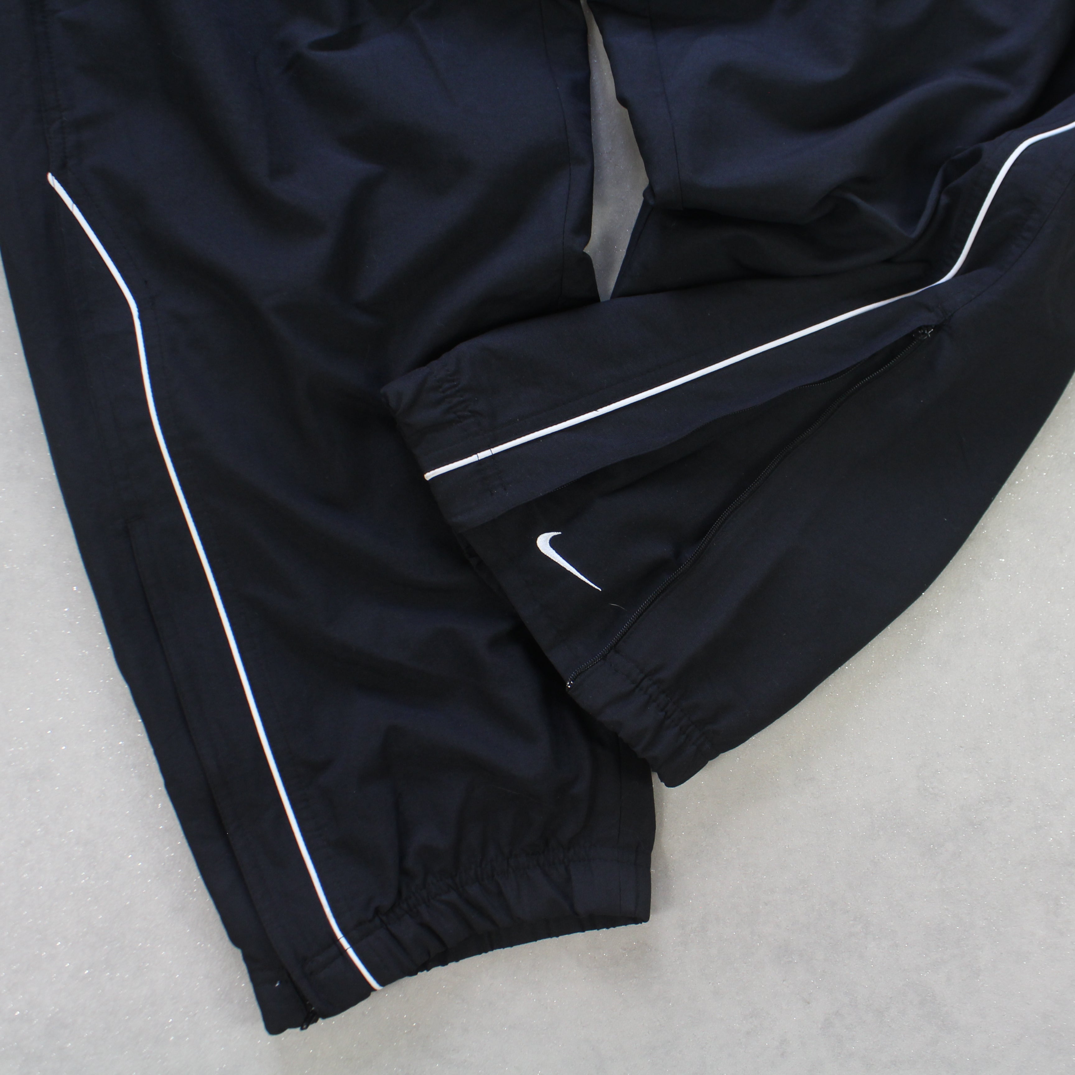 RARE 2000s Trackpants Black-Kikonat