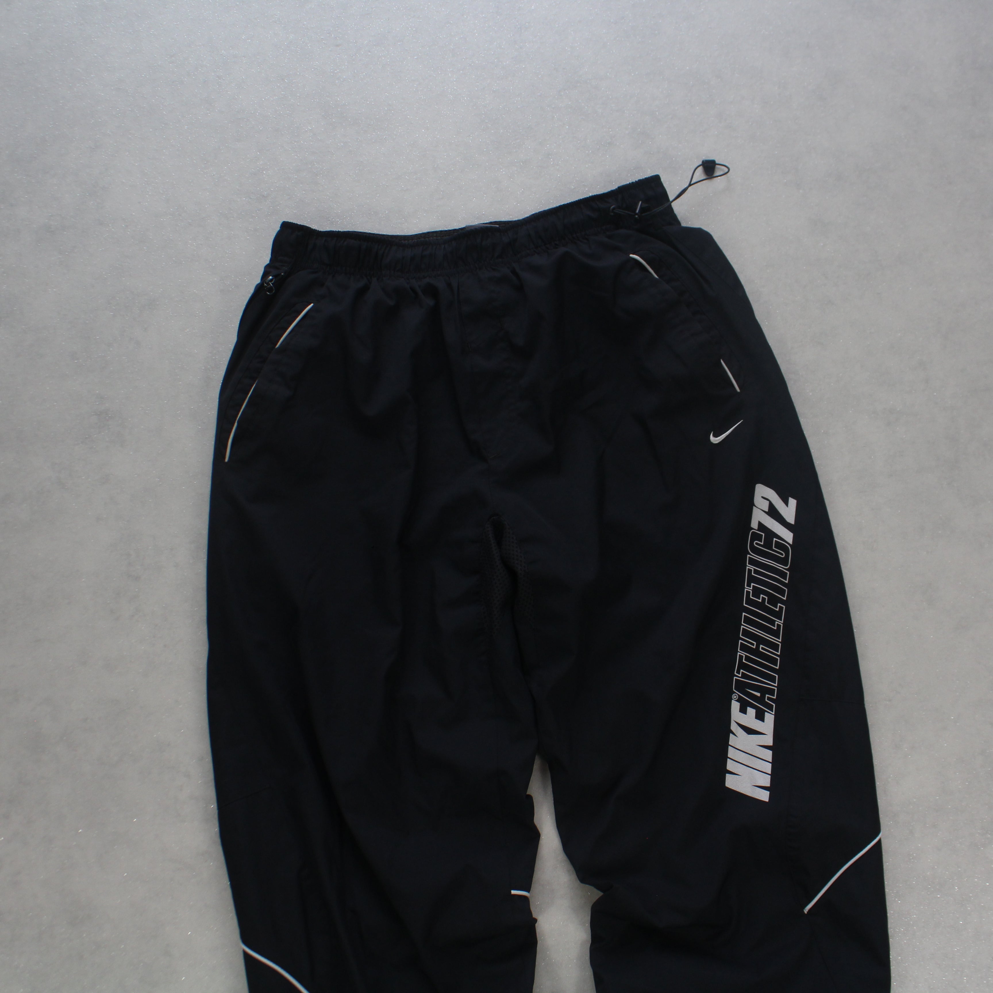 RARE 2000s 72 Trackpants Black-Kikonat