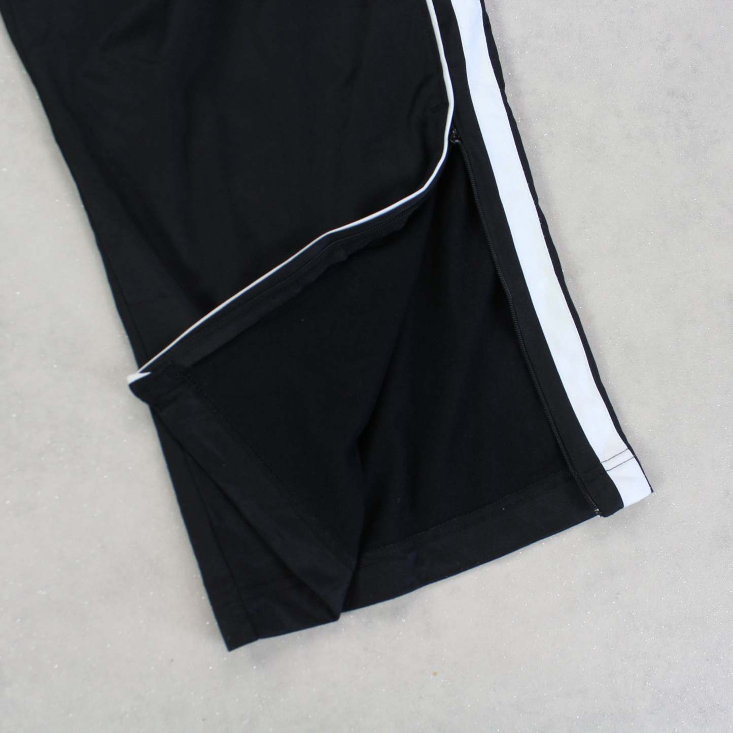 RARE 2000s Trackpants Black-Kikonat