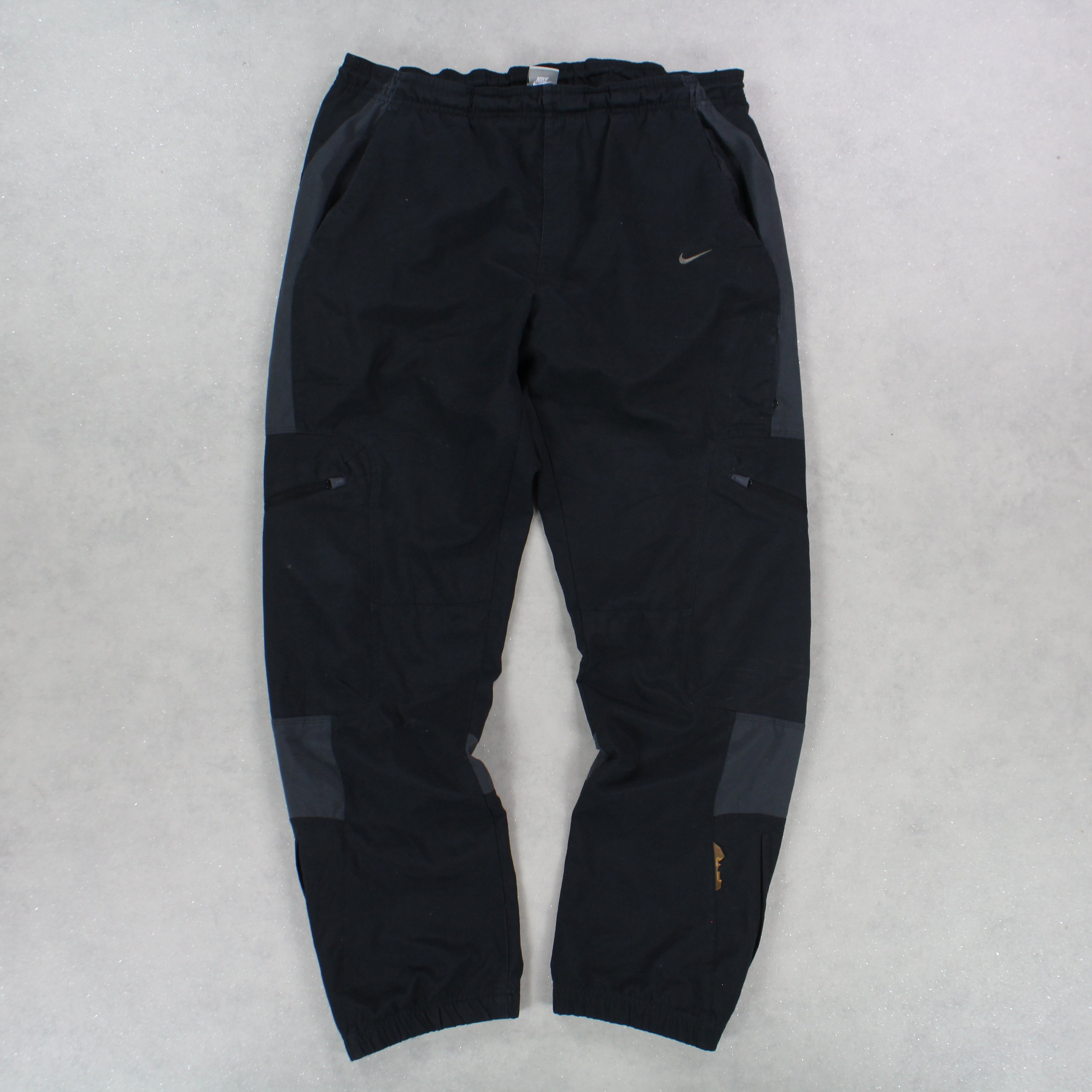 RARE 2000s Air Trackpants Black-Kikonat