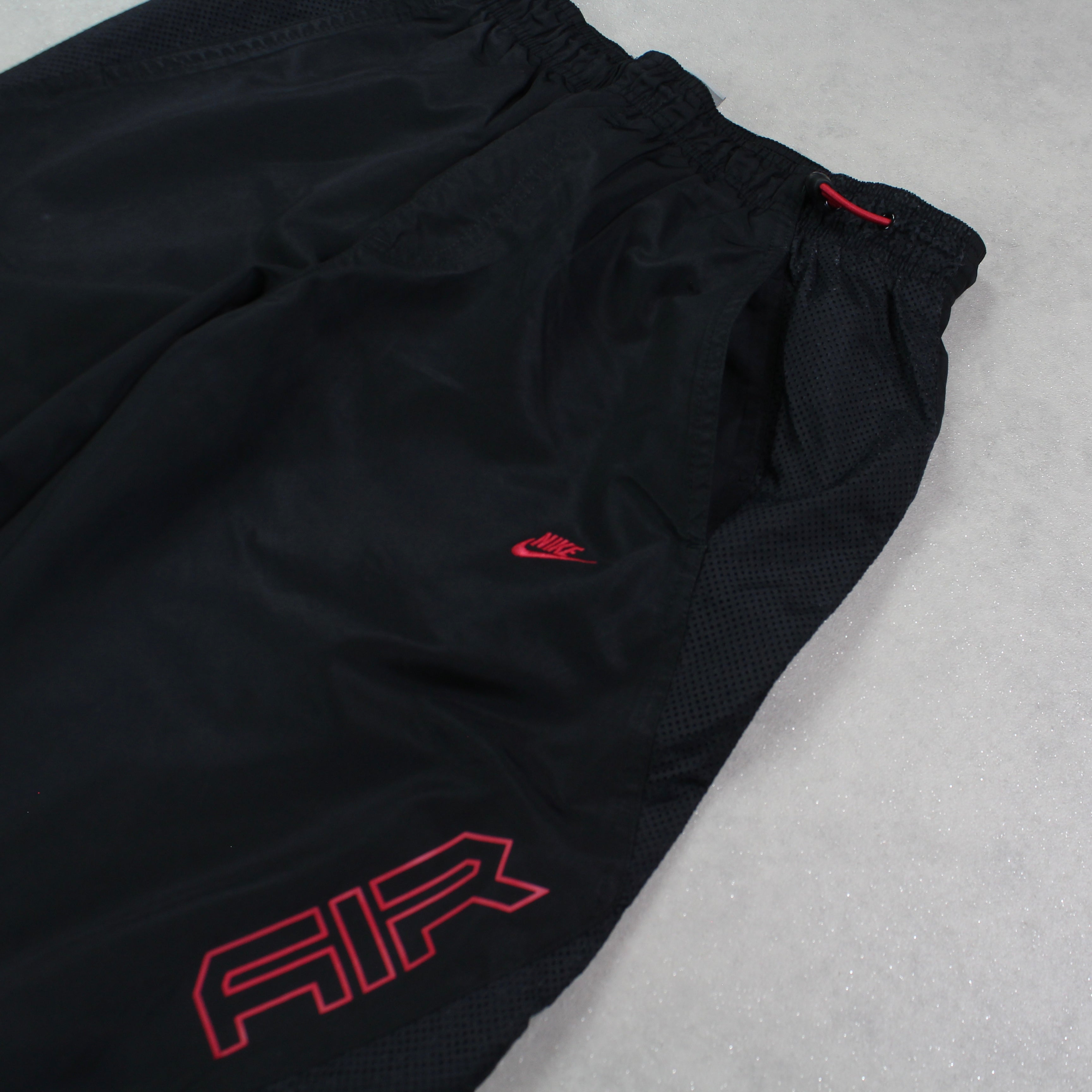RARE 2000s Air Trackpants Black-Kikonat