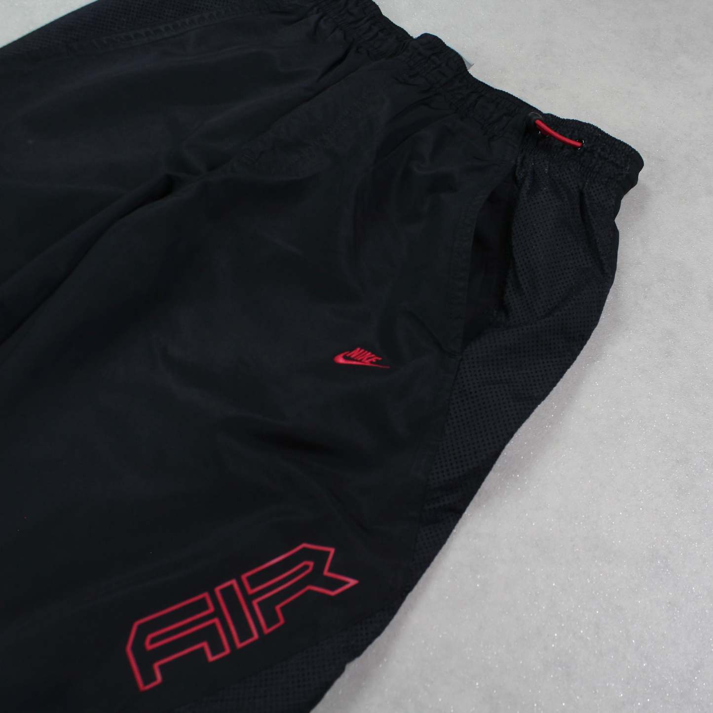 RARE 2000s Air Trackpants Black-Kikonat