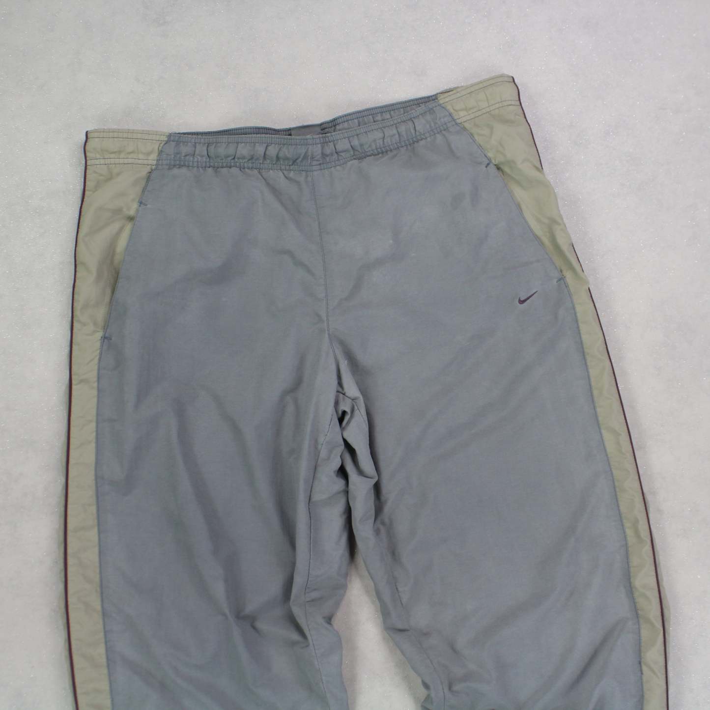 RARE 2000s Trackpants Grey-Kikonat