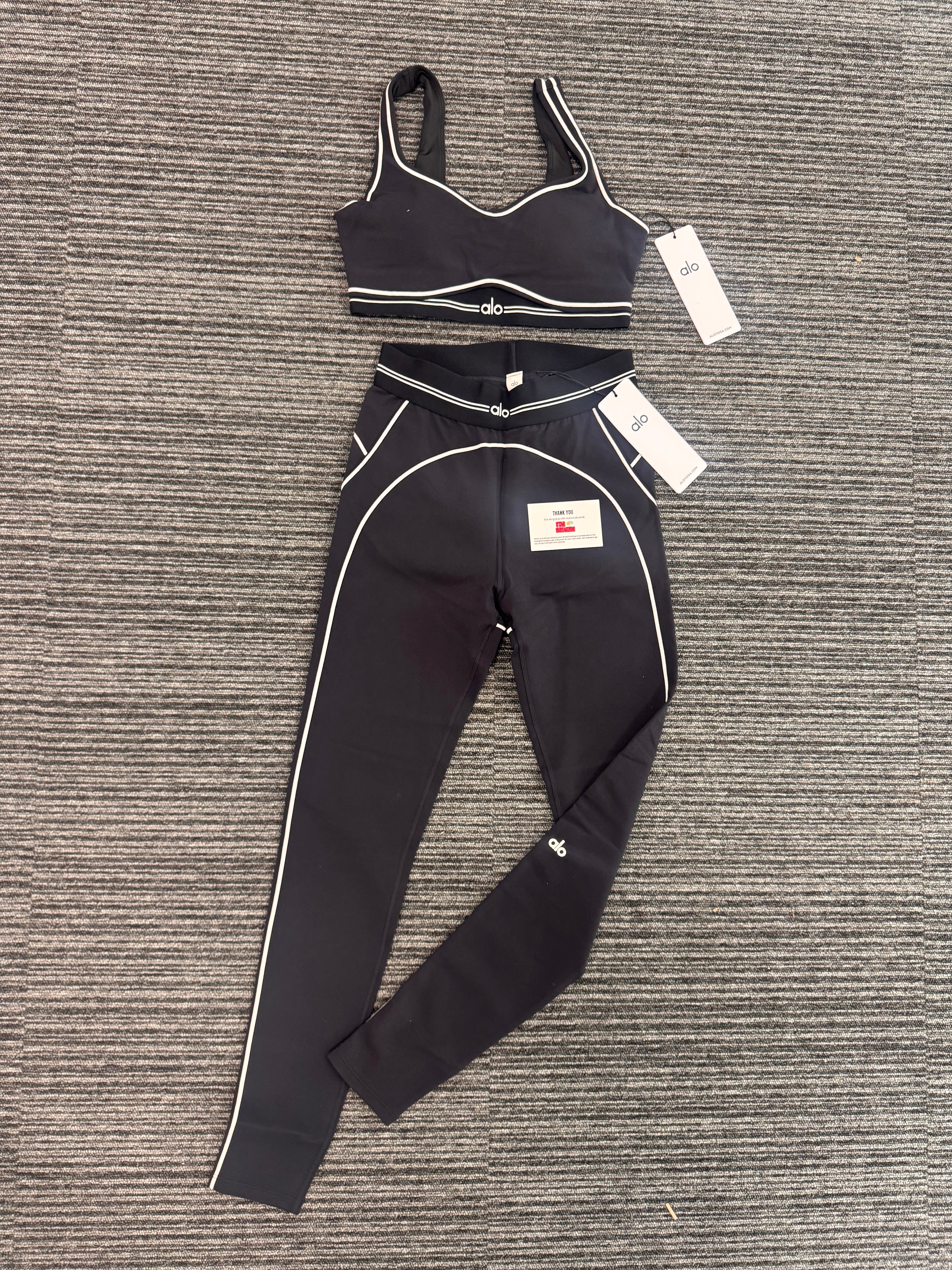 Alo yoga set-Kikonat