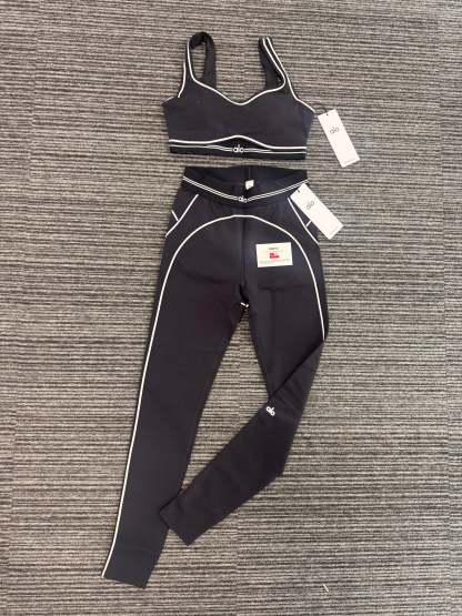 Alo yoga set-Kikonat