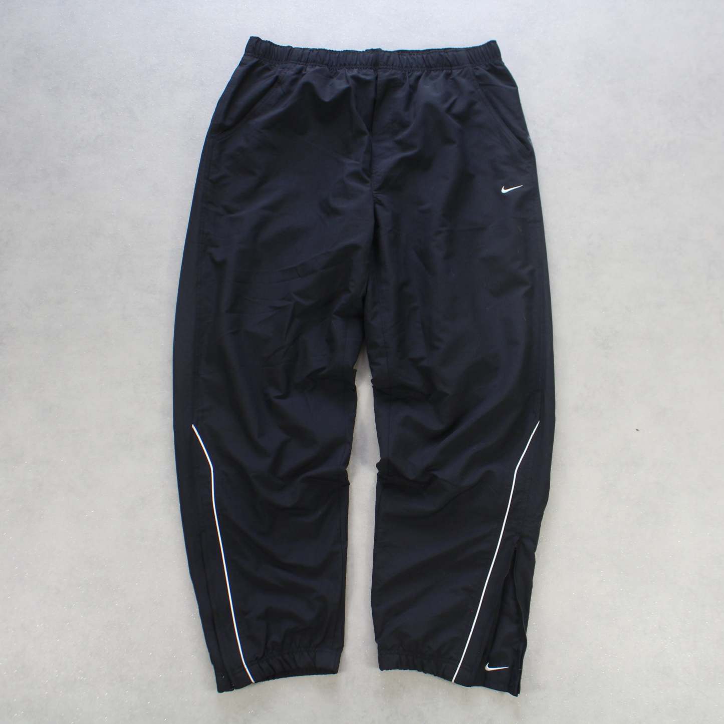 RARE 2000s Trackpants Black-Kikonat