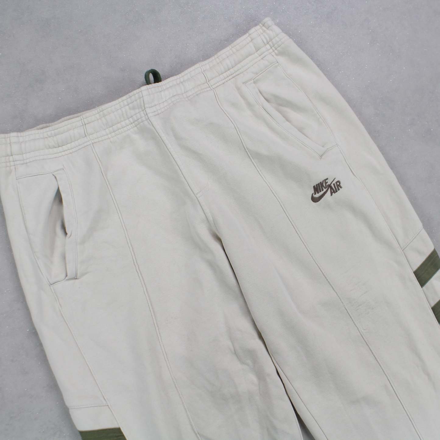 RARE 2000s Baggy Joggers Cream-Kikonat