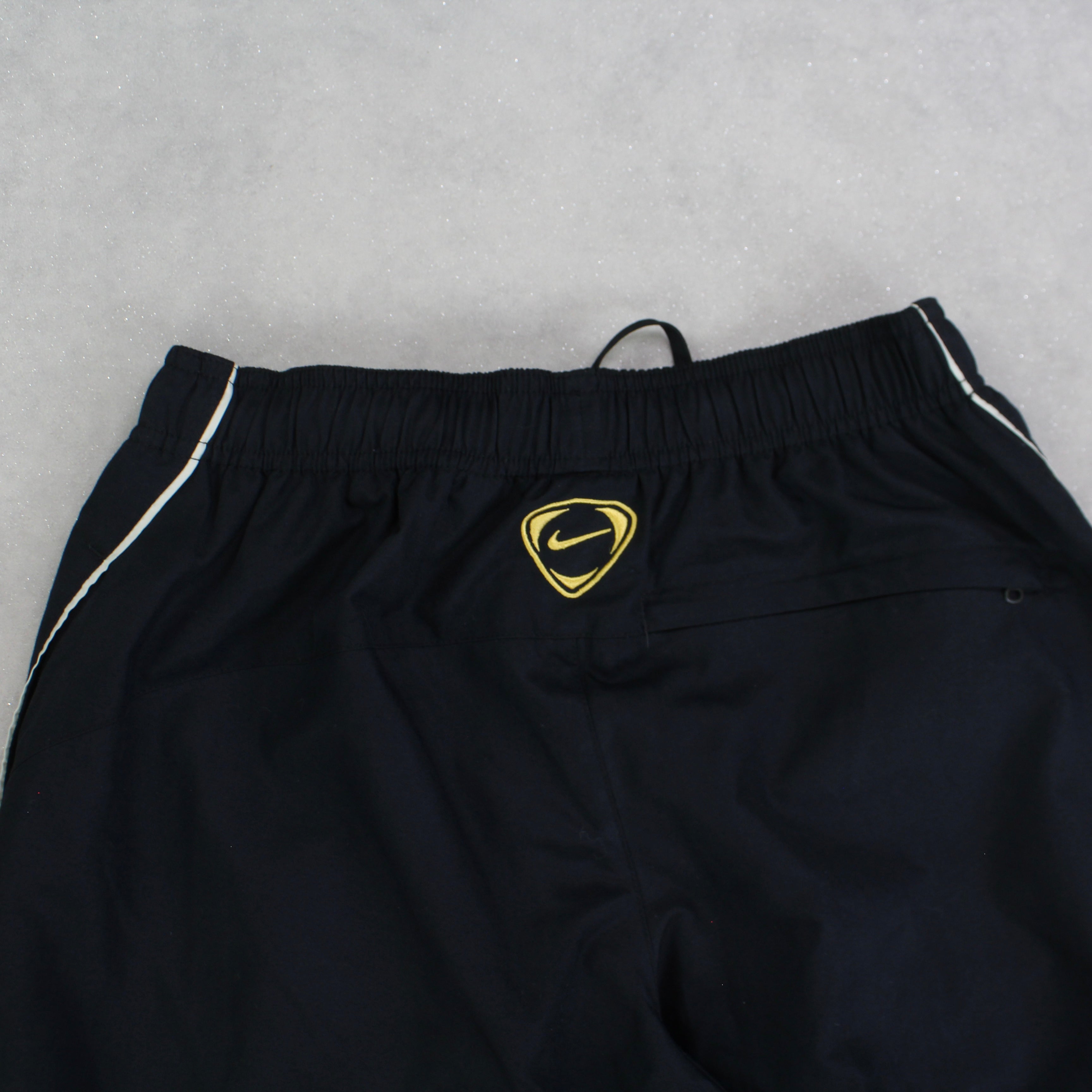 RARE 2000s Trackpants Black-Kikonat