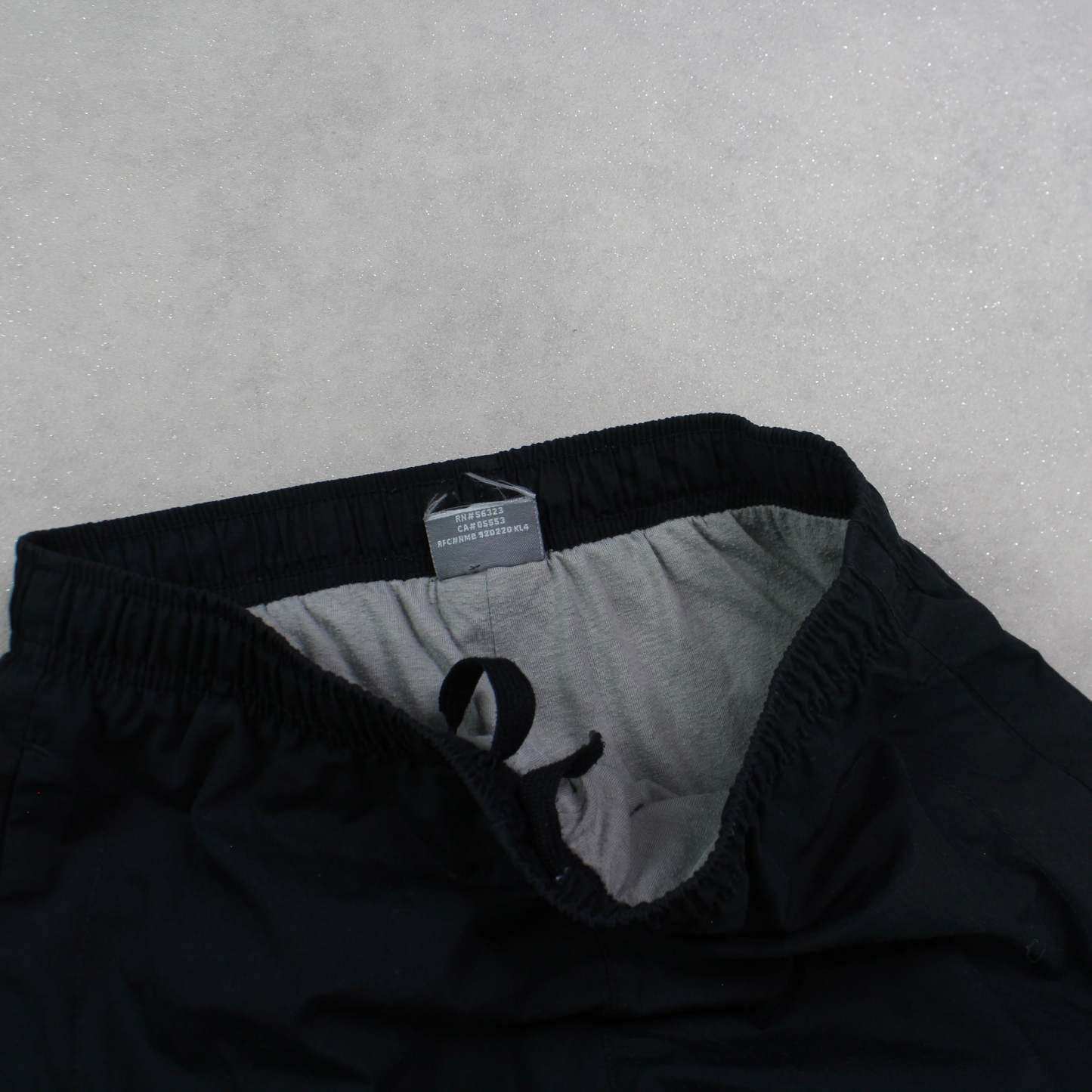 RARE 2000s Trackpants Black-Kikonat