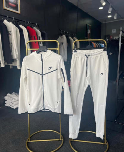 Conjunto  Tech Fleece Branco-Kikonat
