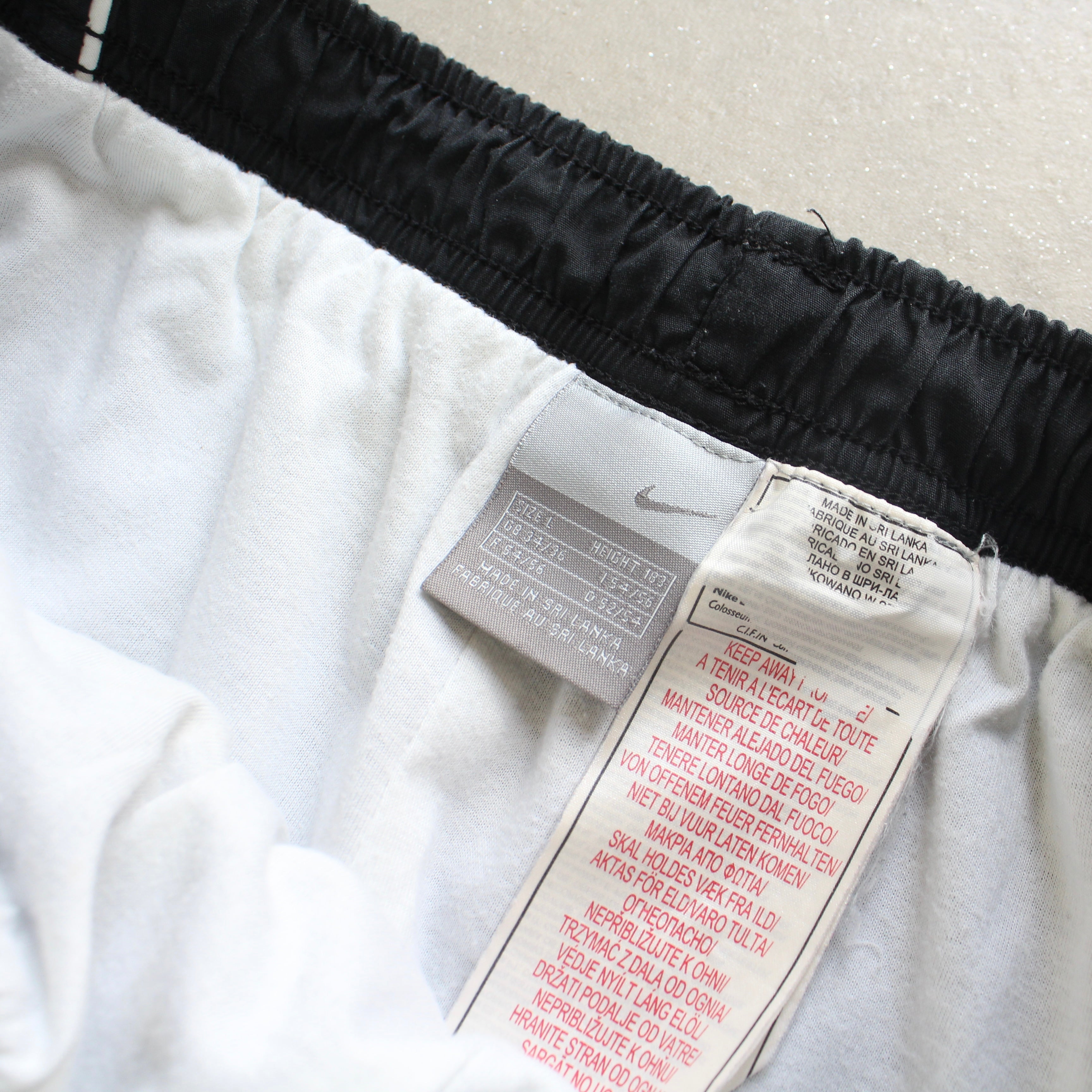 RARE 2000s Trackpants Black-Kikonat