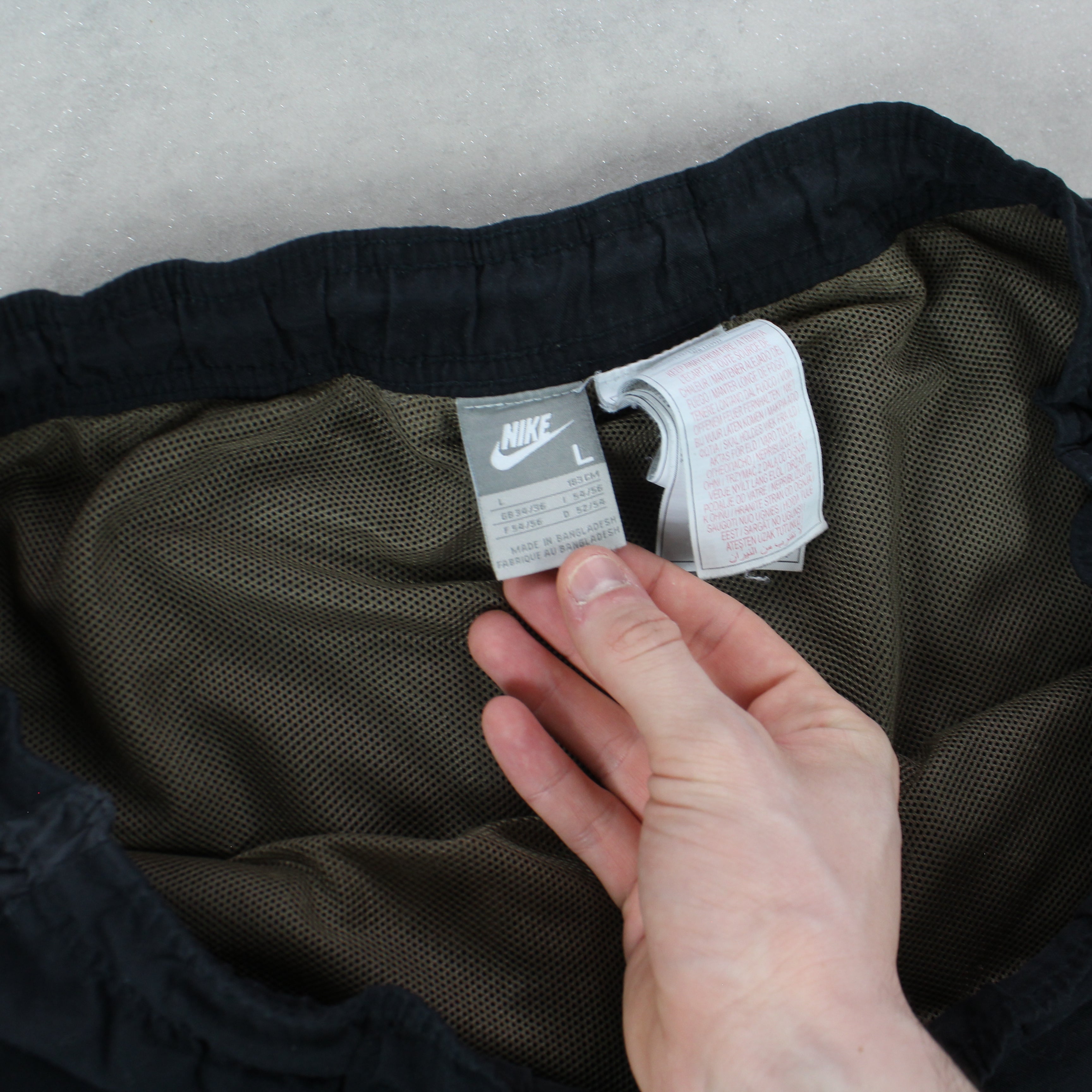 RARE 2000s Air Trackpants Black-Kikonat