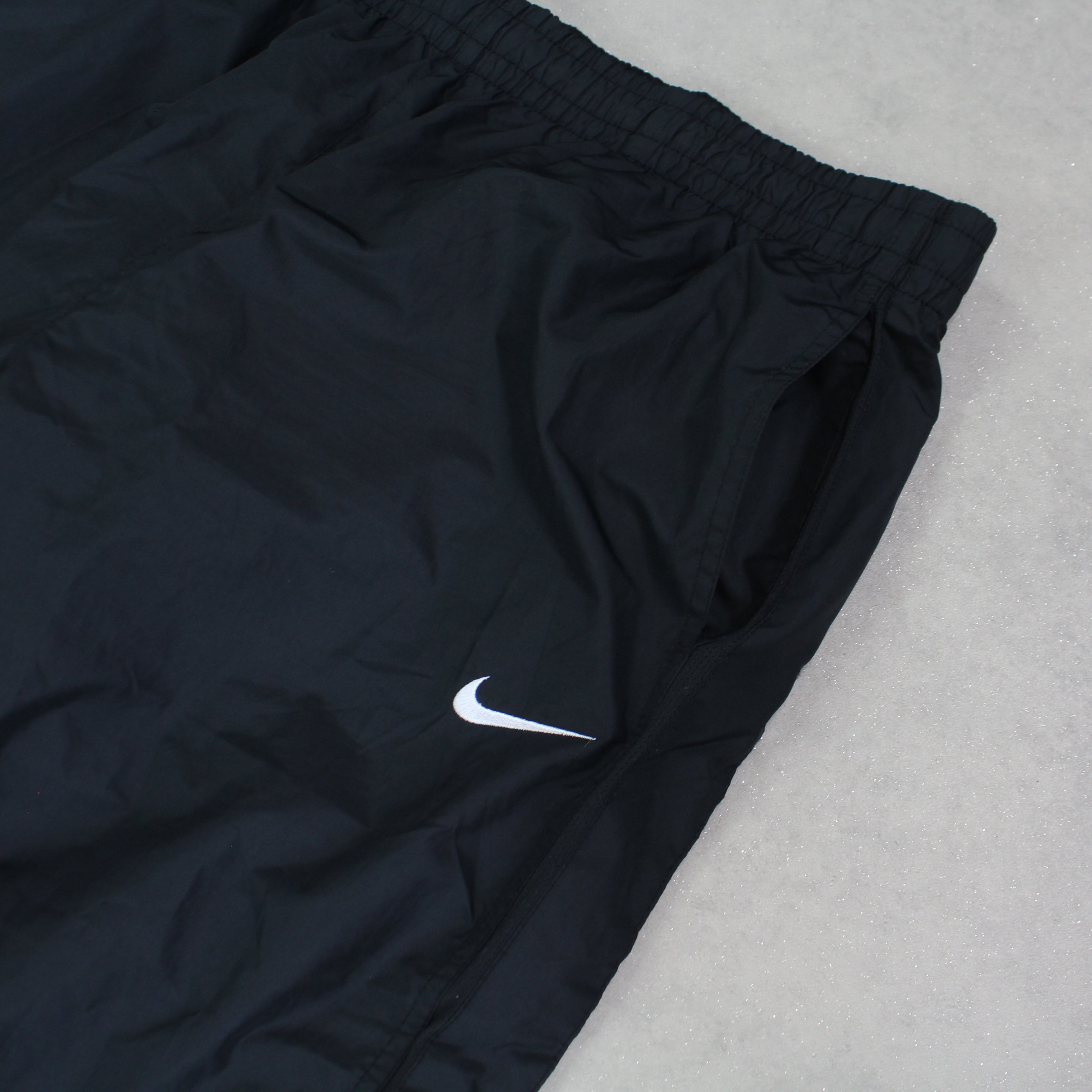 RARE 2000s Trackpants Black-Kikonat