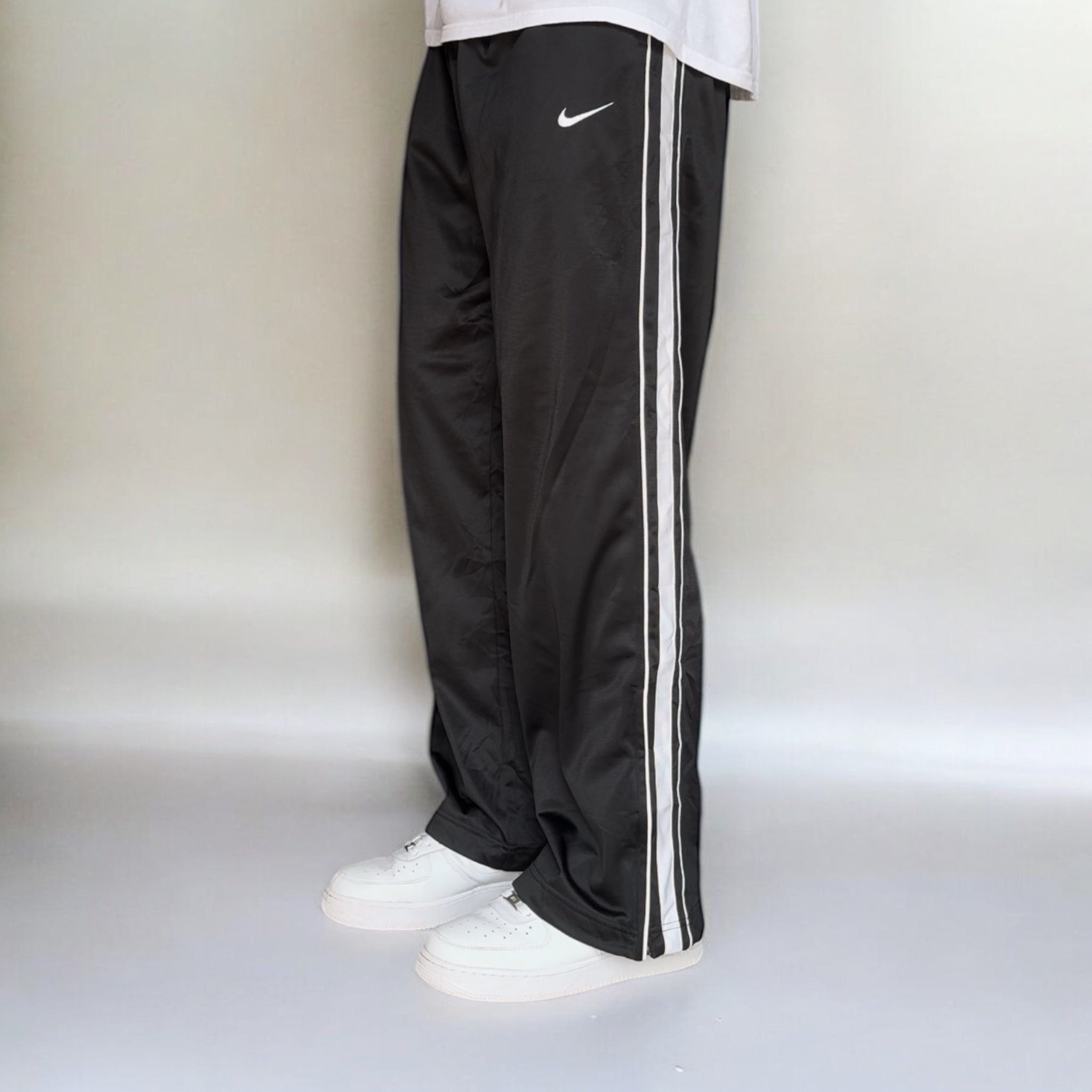 RARE 2000s Trackpants Black-Kikonat