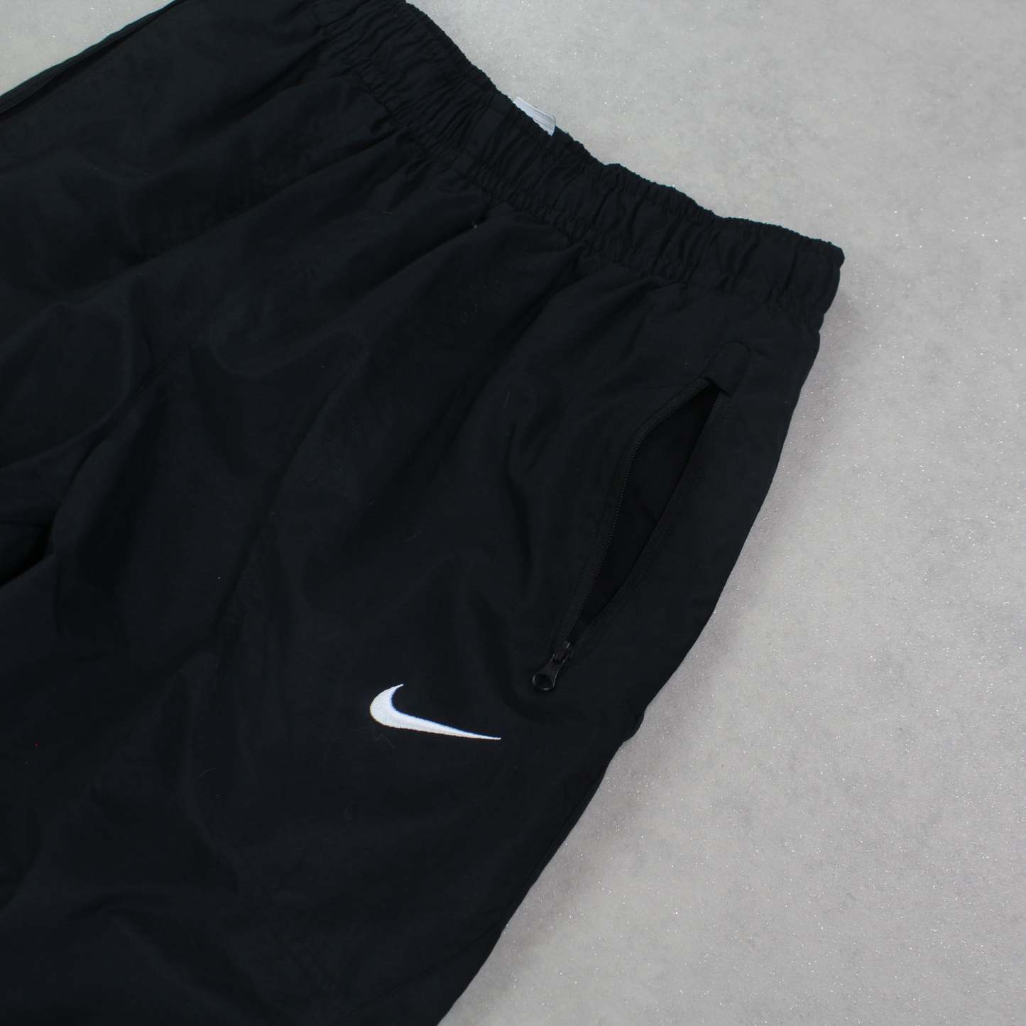 RARE 2000s Trackpants Black-Kikonat