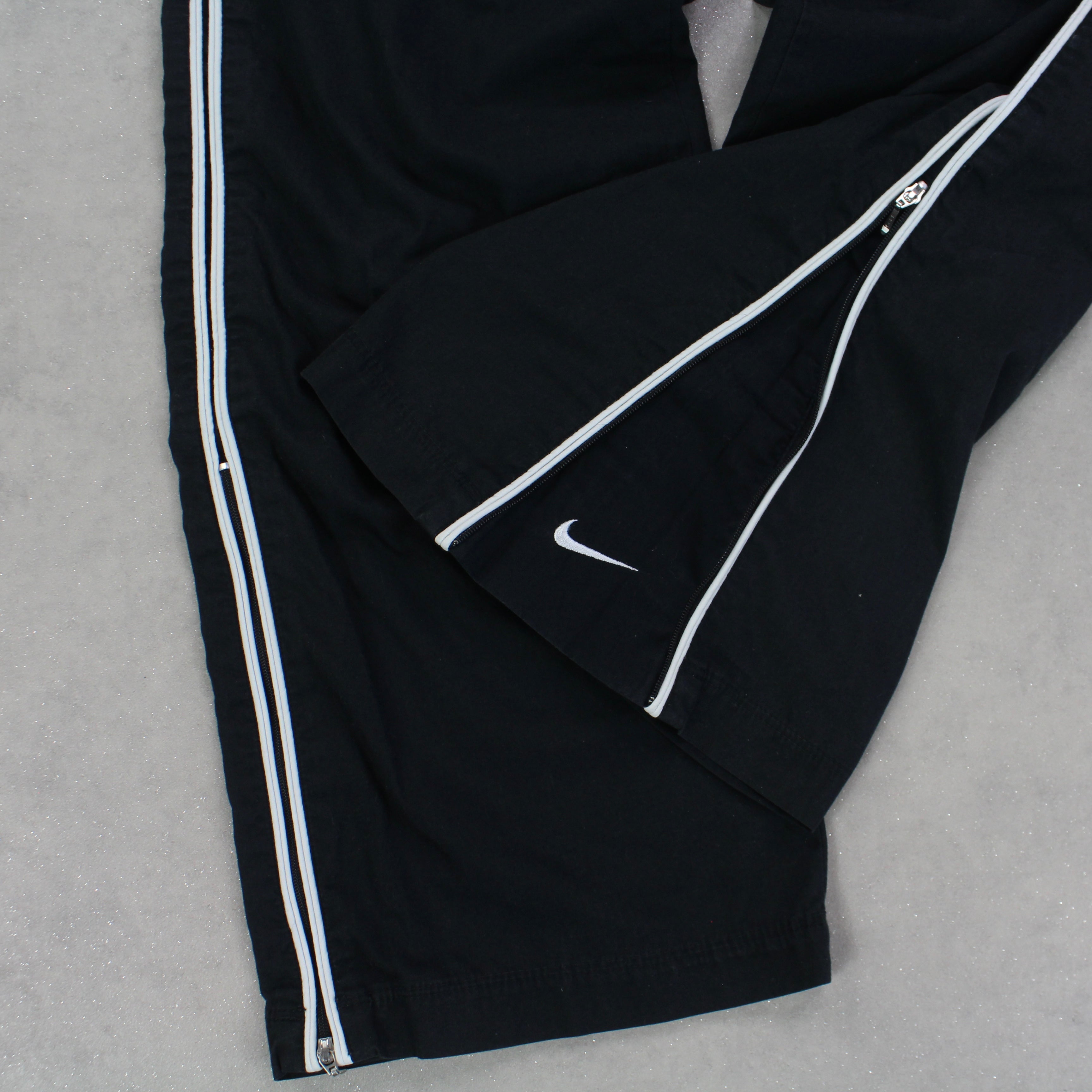 SUPER RARE 2000s Trackpants Black-Kikonat