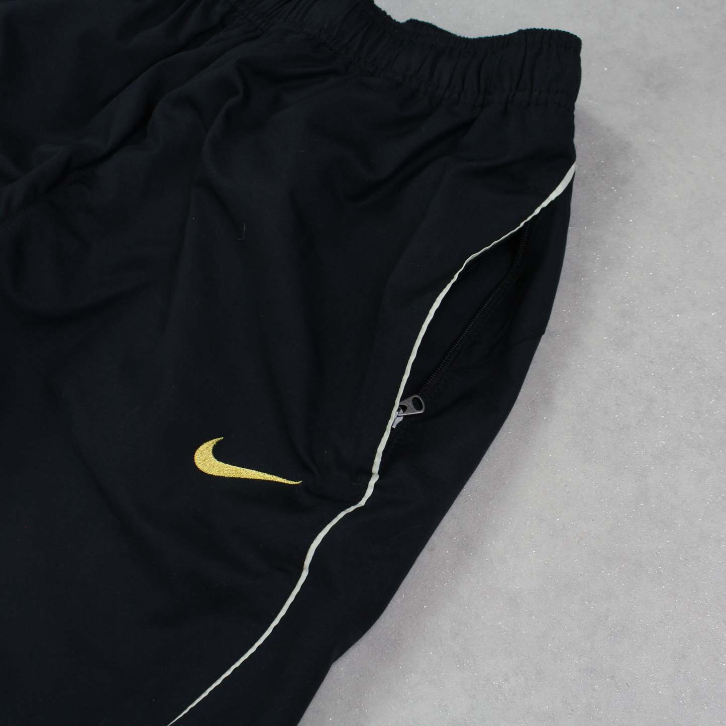 RARE 2000s Trackpants Black-Kikonat