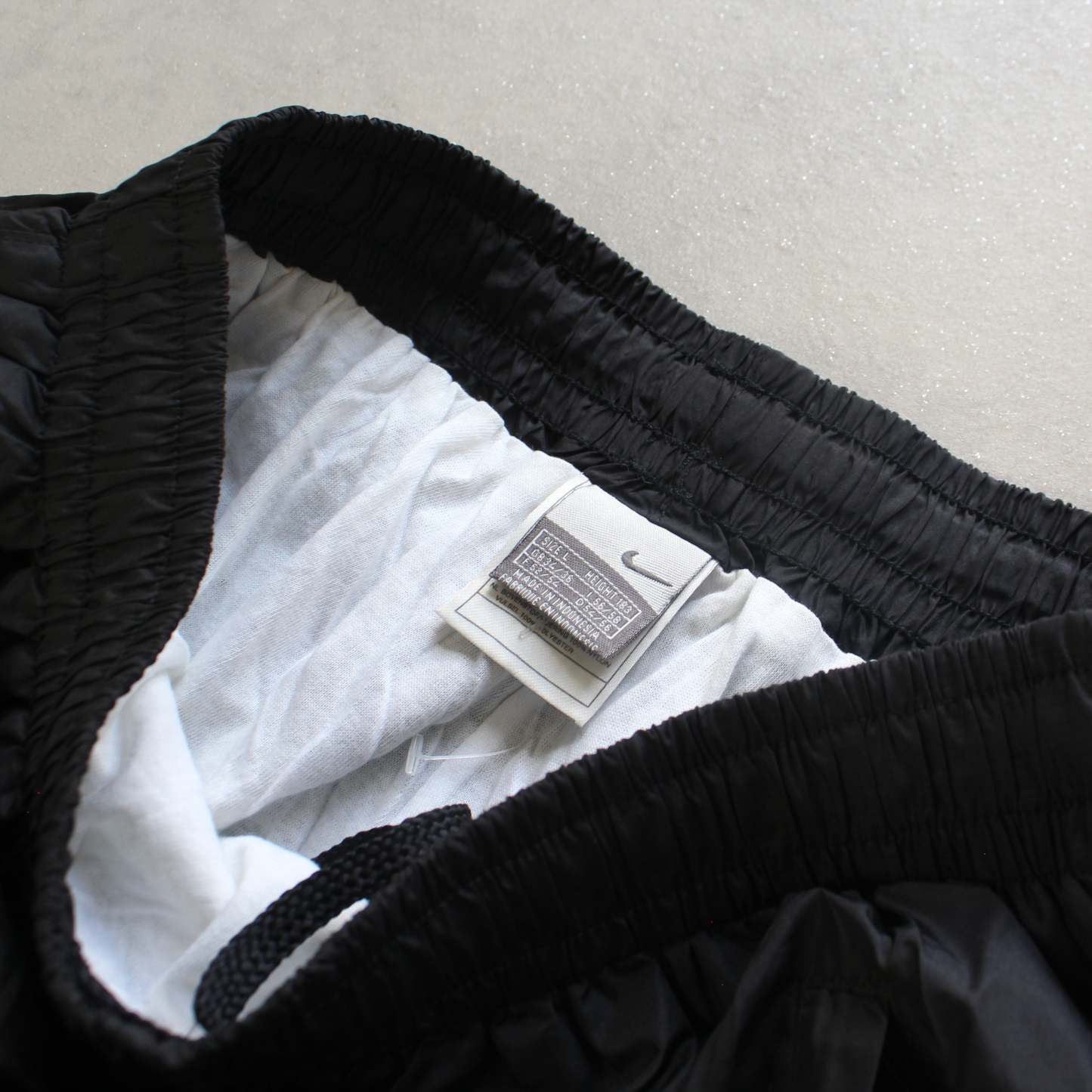 RARE 2000s Trackpants Black-Kikonat