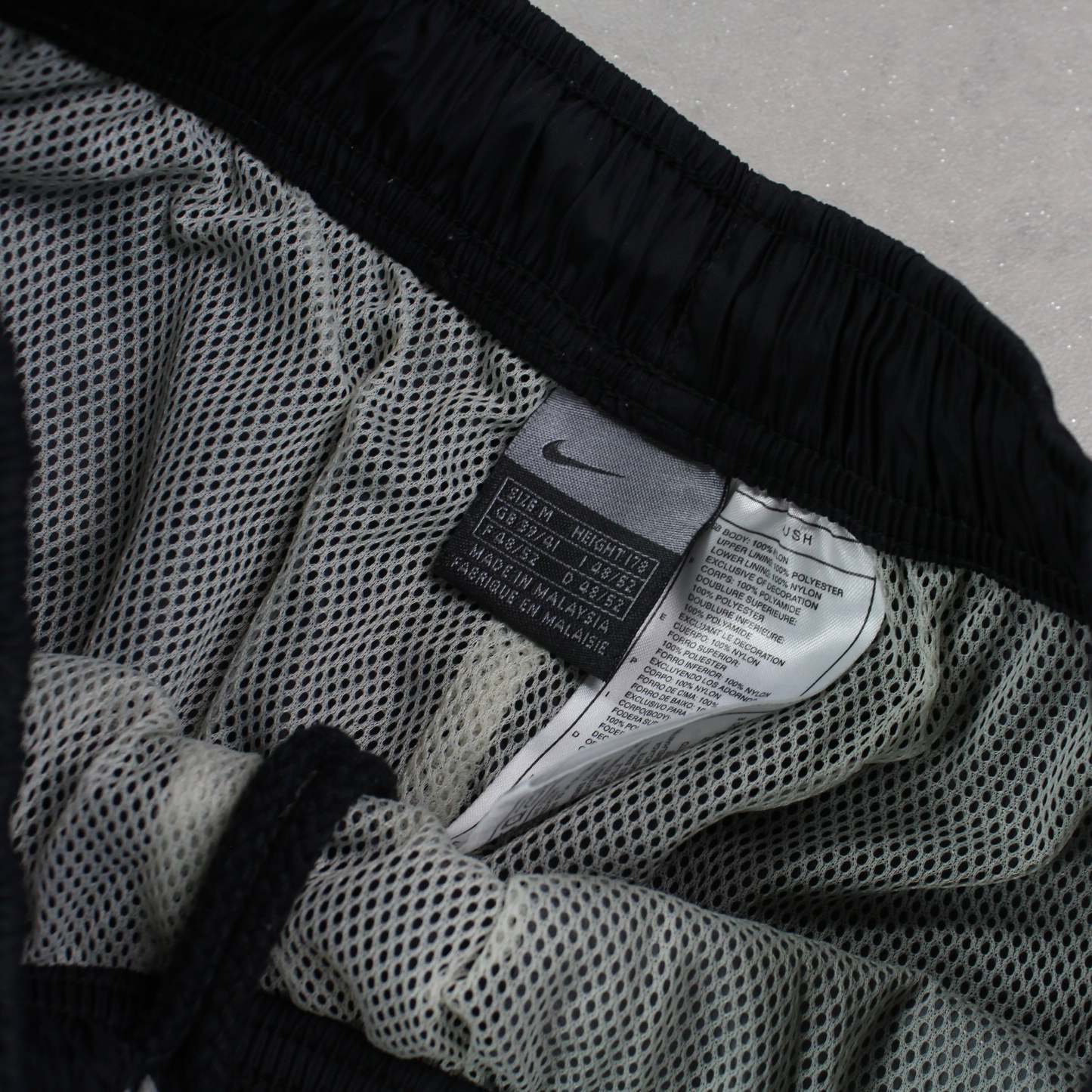 RARE 2000s Trackpants Black-Kikonat