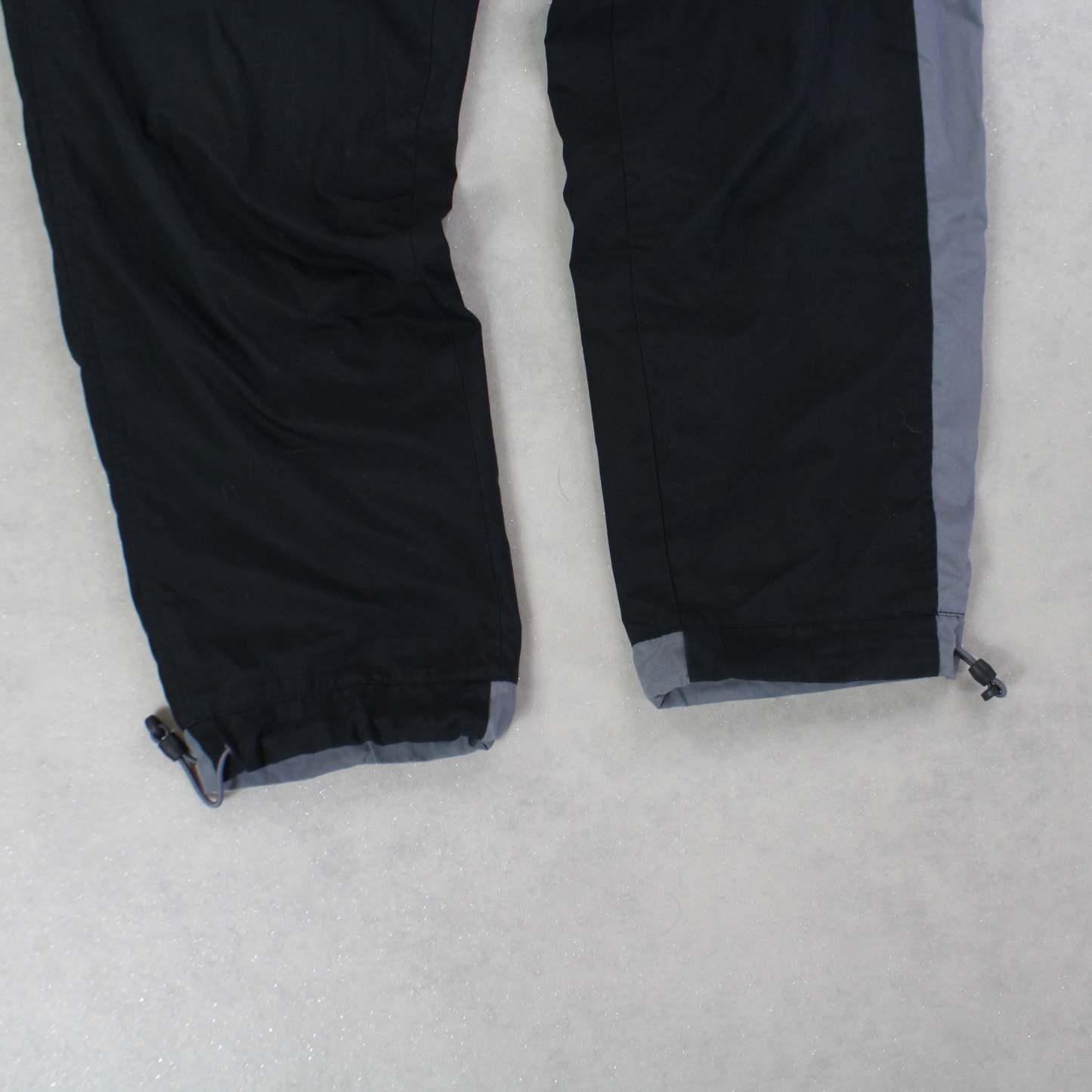 RARE 2000s Trackpants Black-Kikonat