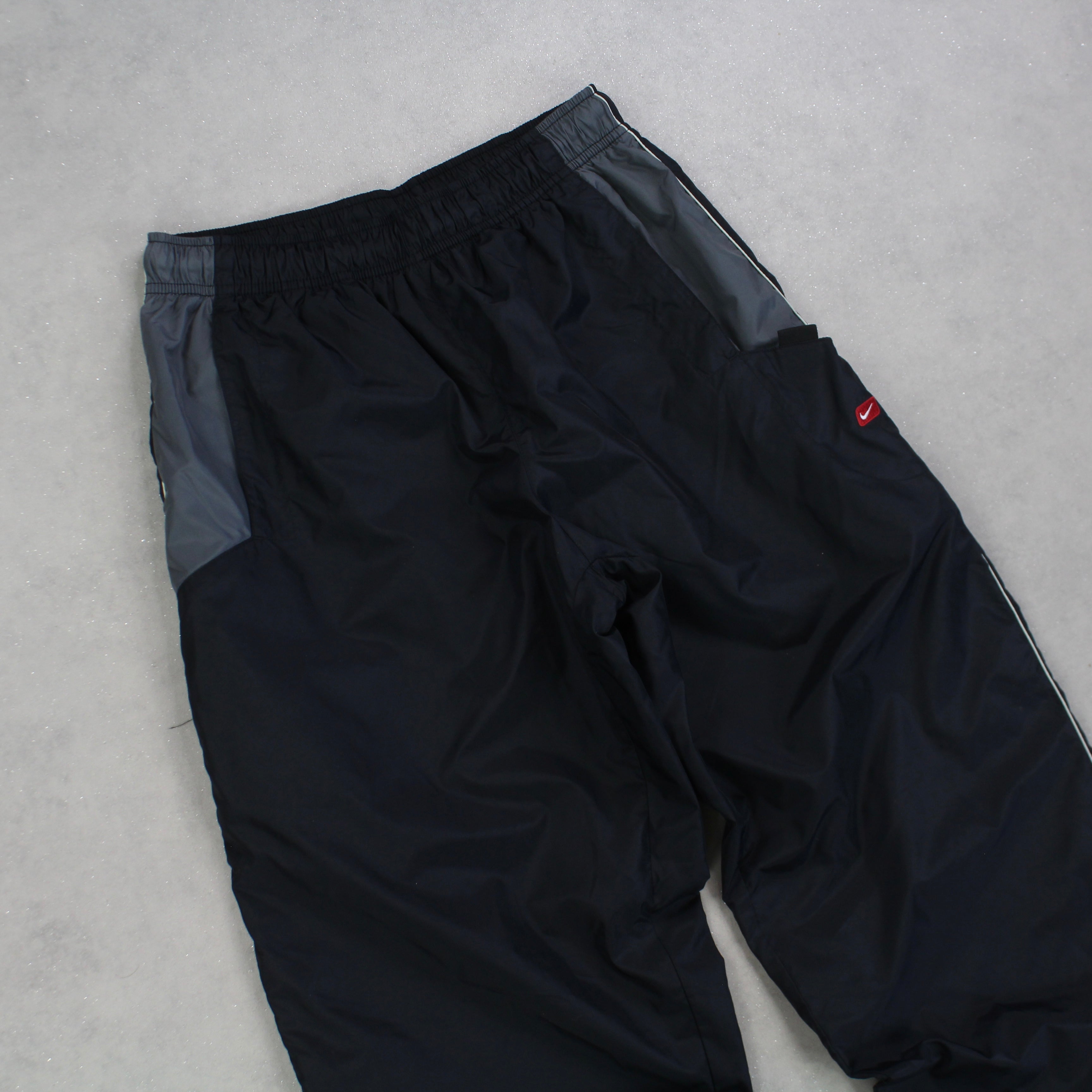RARE 2000s Trackpants Black-Kikonat