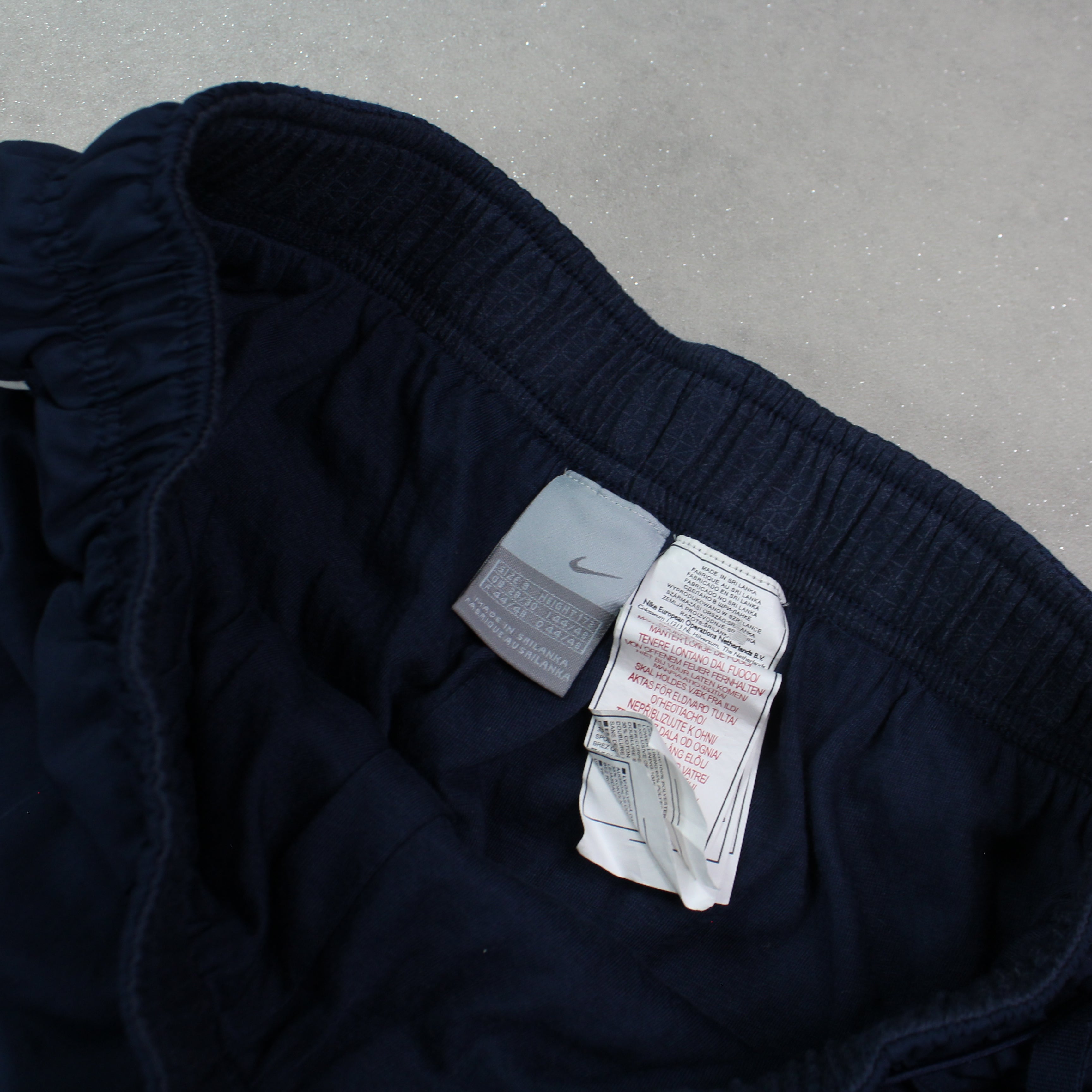 RARE 2000s 72 Trackpants Navy-Kikonat