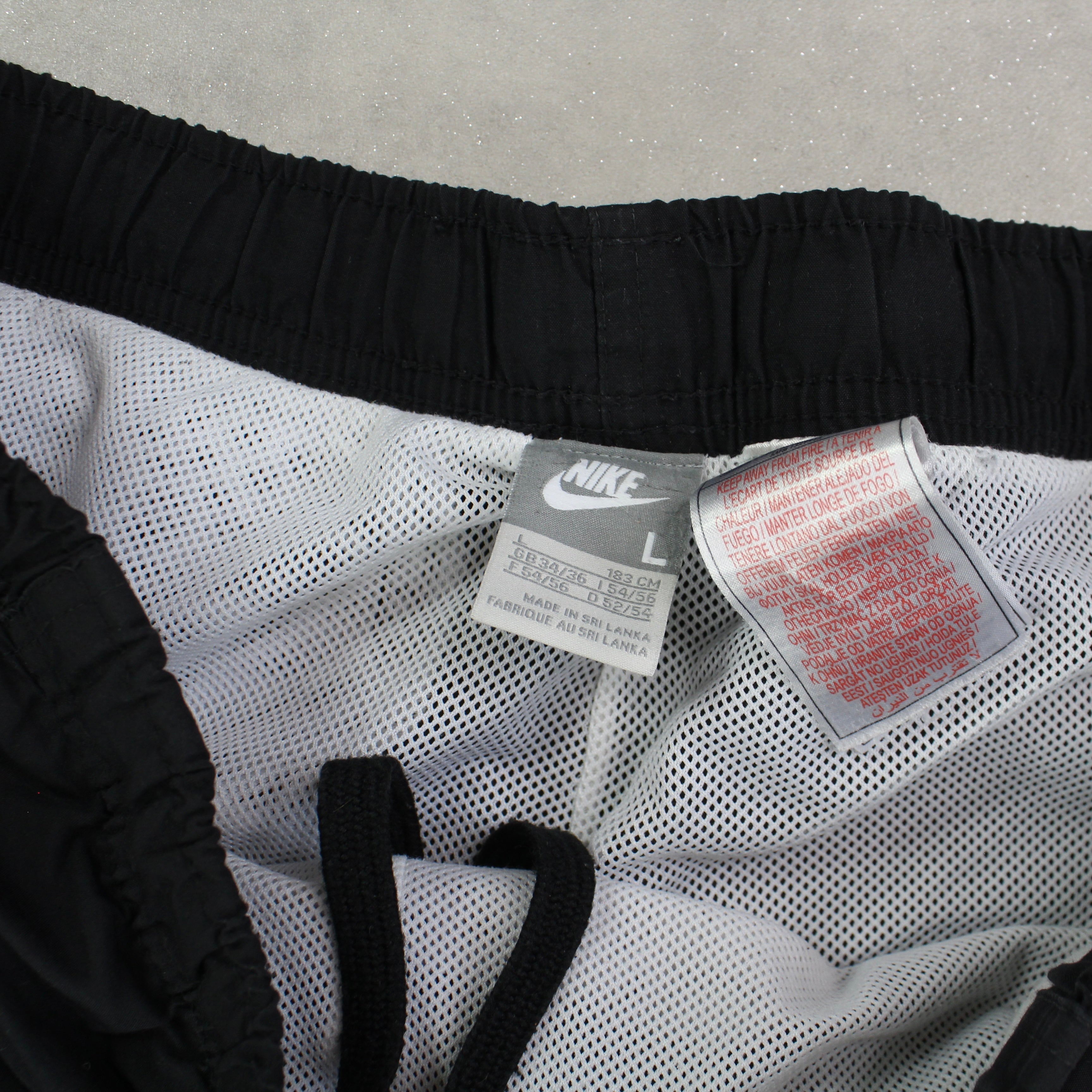 RARE 2000s Trackpants Black-Kikonat