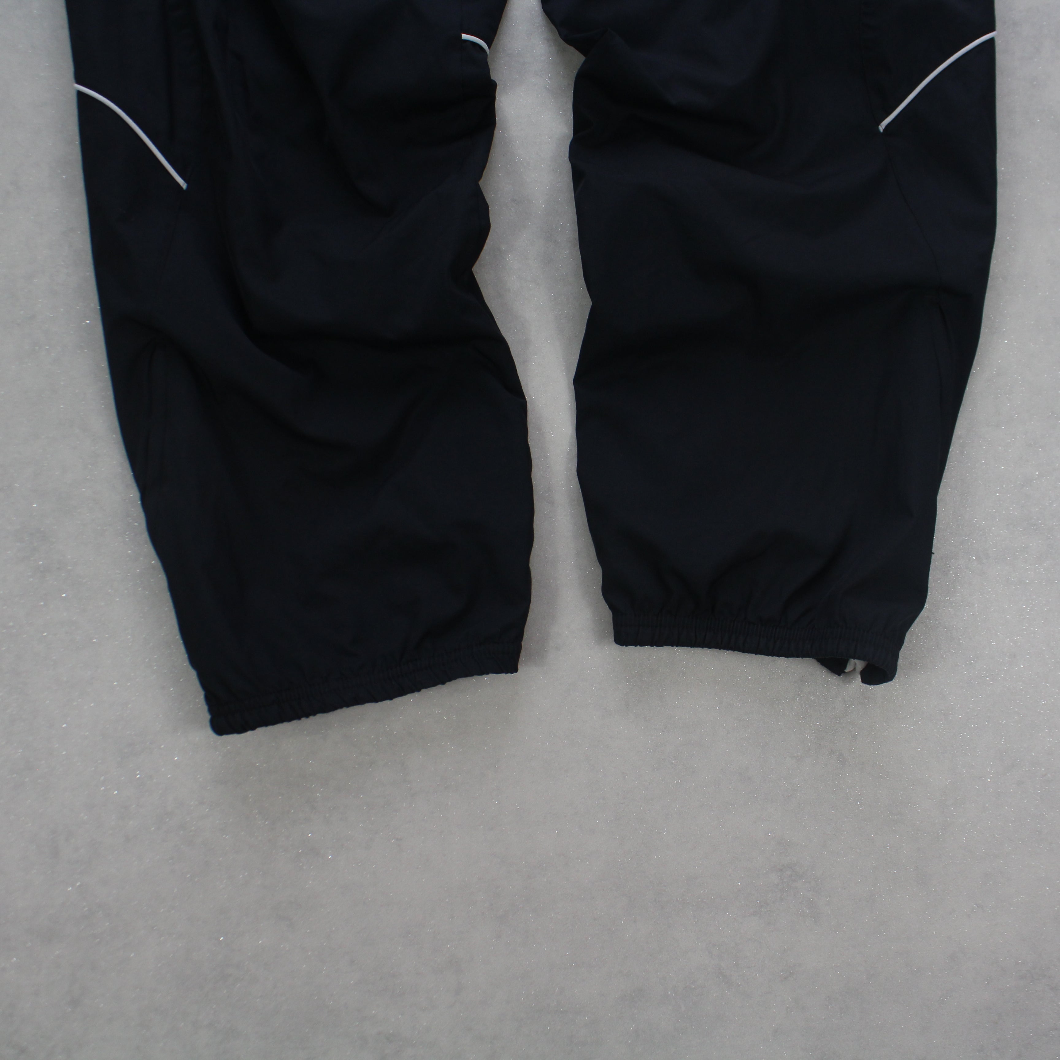 RARE 2000s 72 Trackpants Black-Kikonat