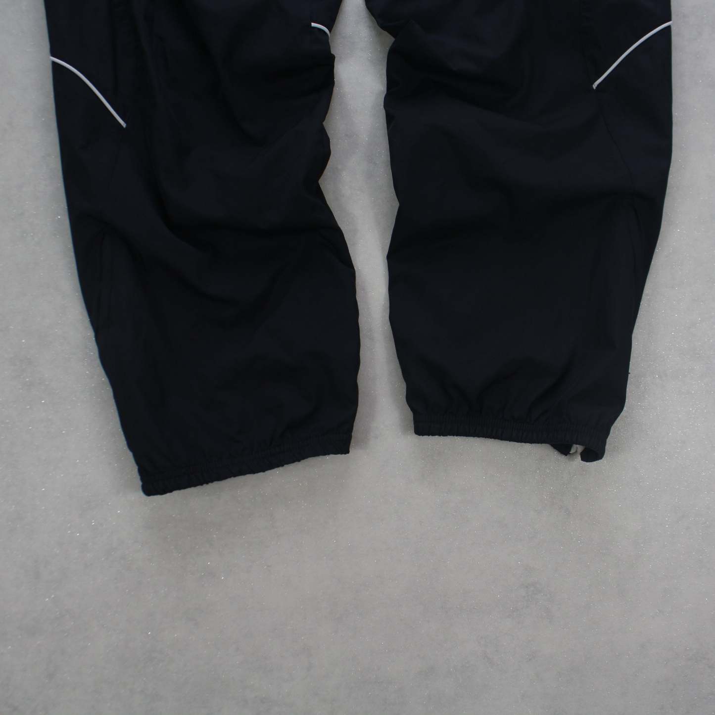 RARE 2000s 72 Trackpants Black-Kikonat