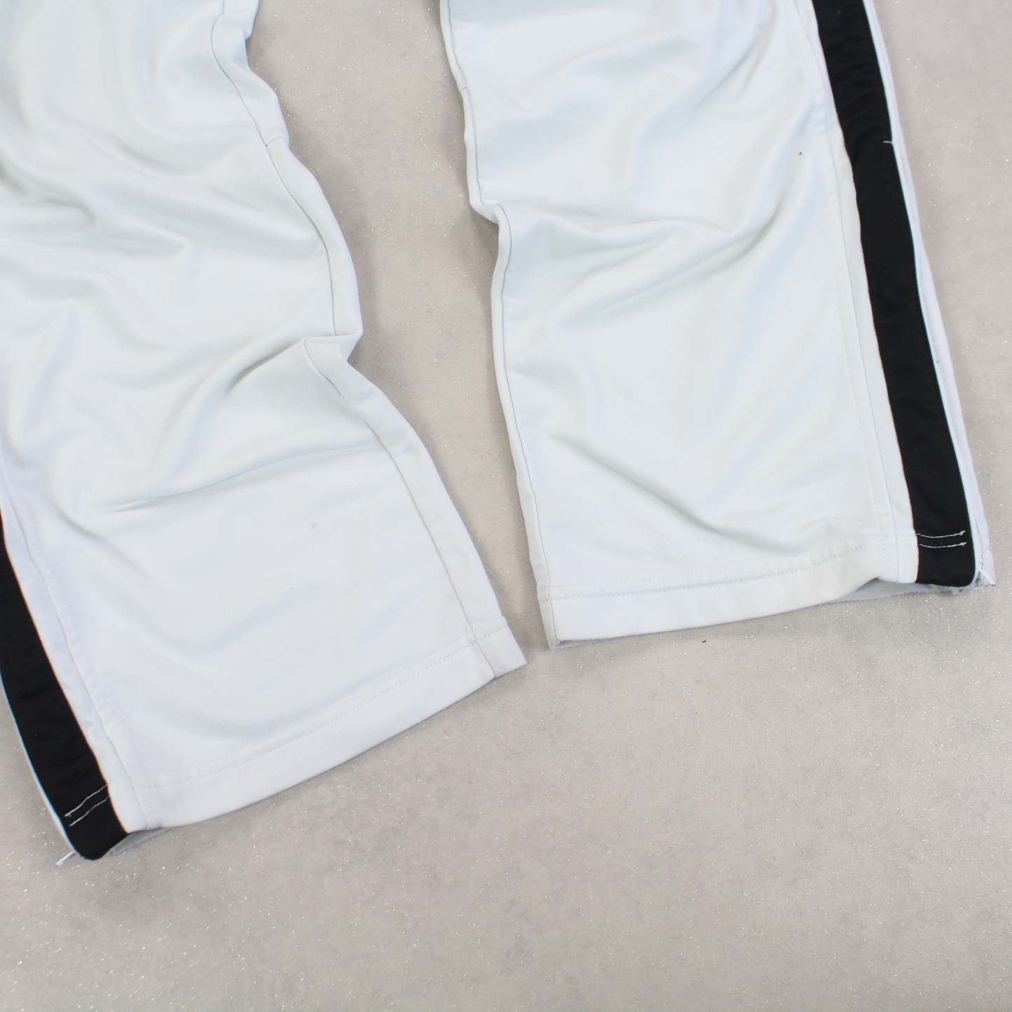 SUPER RARE 2000s Trackpants Grey-Kikonat