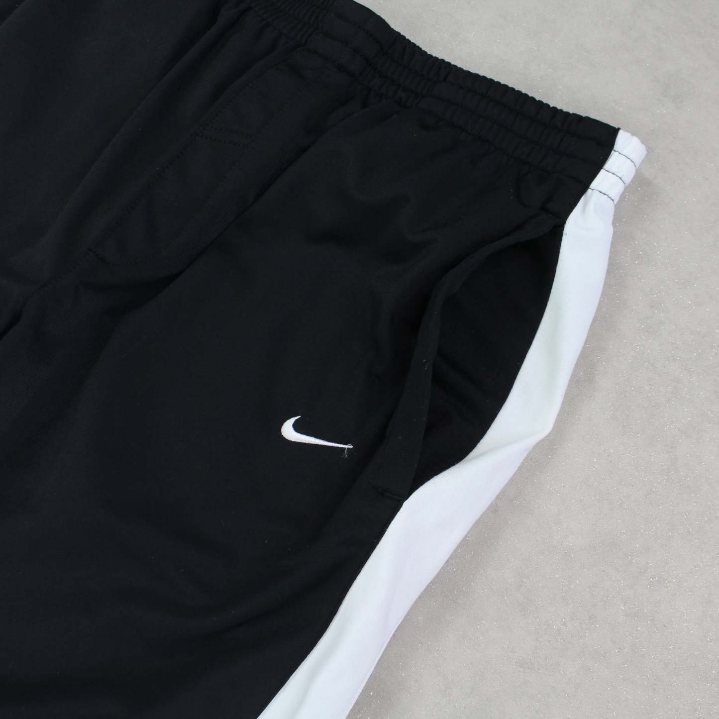 RARE 00s Trackpants Black-Kikonat