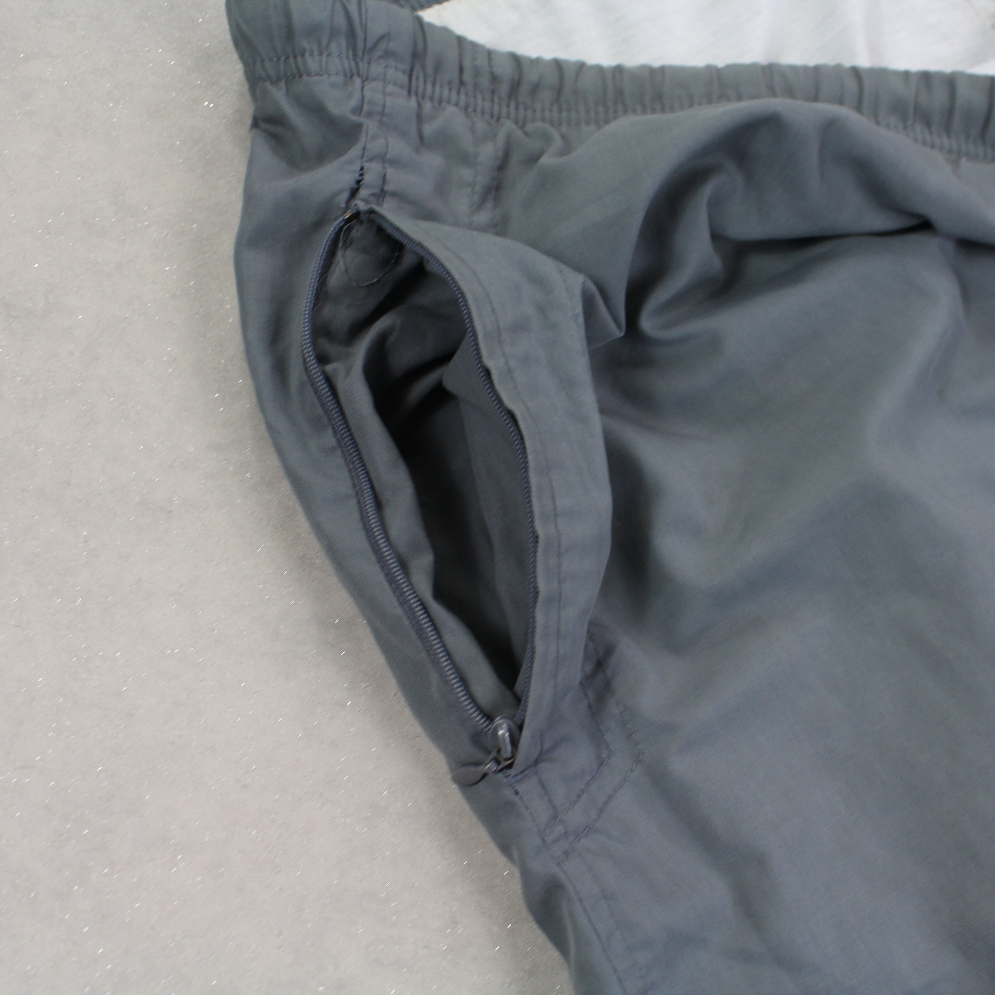 RARE 2000s Trackpants Grey-Kikonat