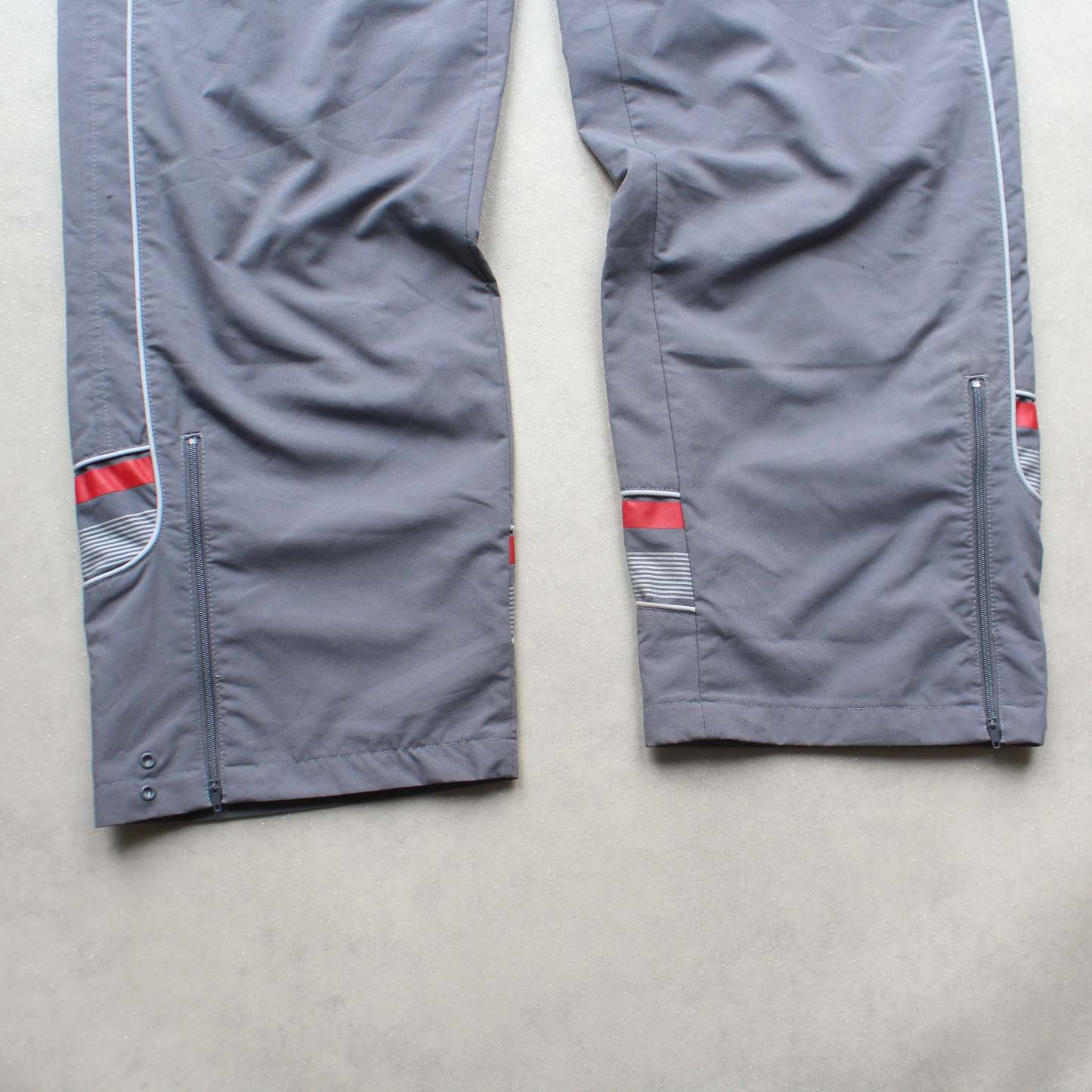RARE 2000s Trackpants Grey-Kikonat