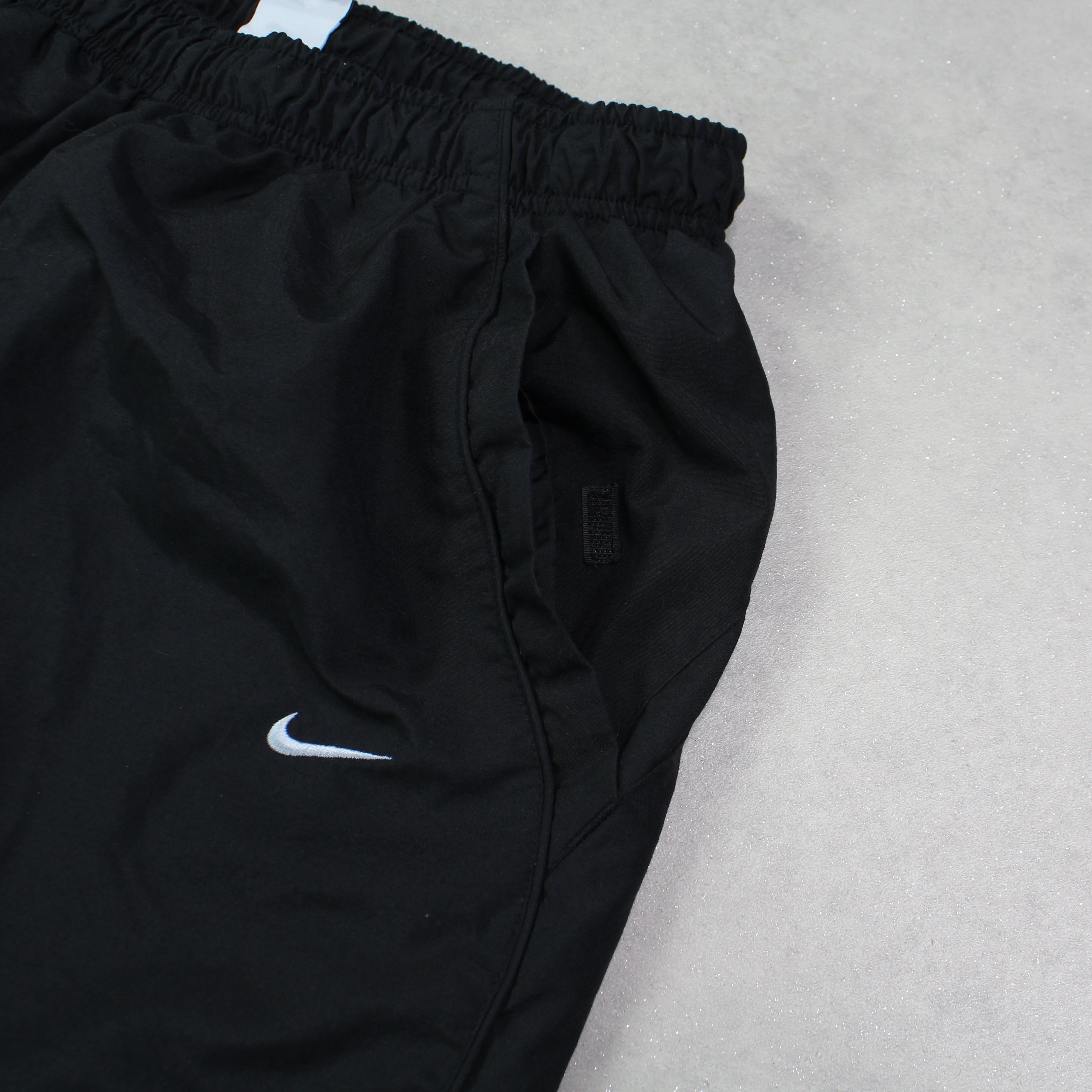 RARE 2000s Trackpants Black-Kikonat