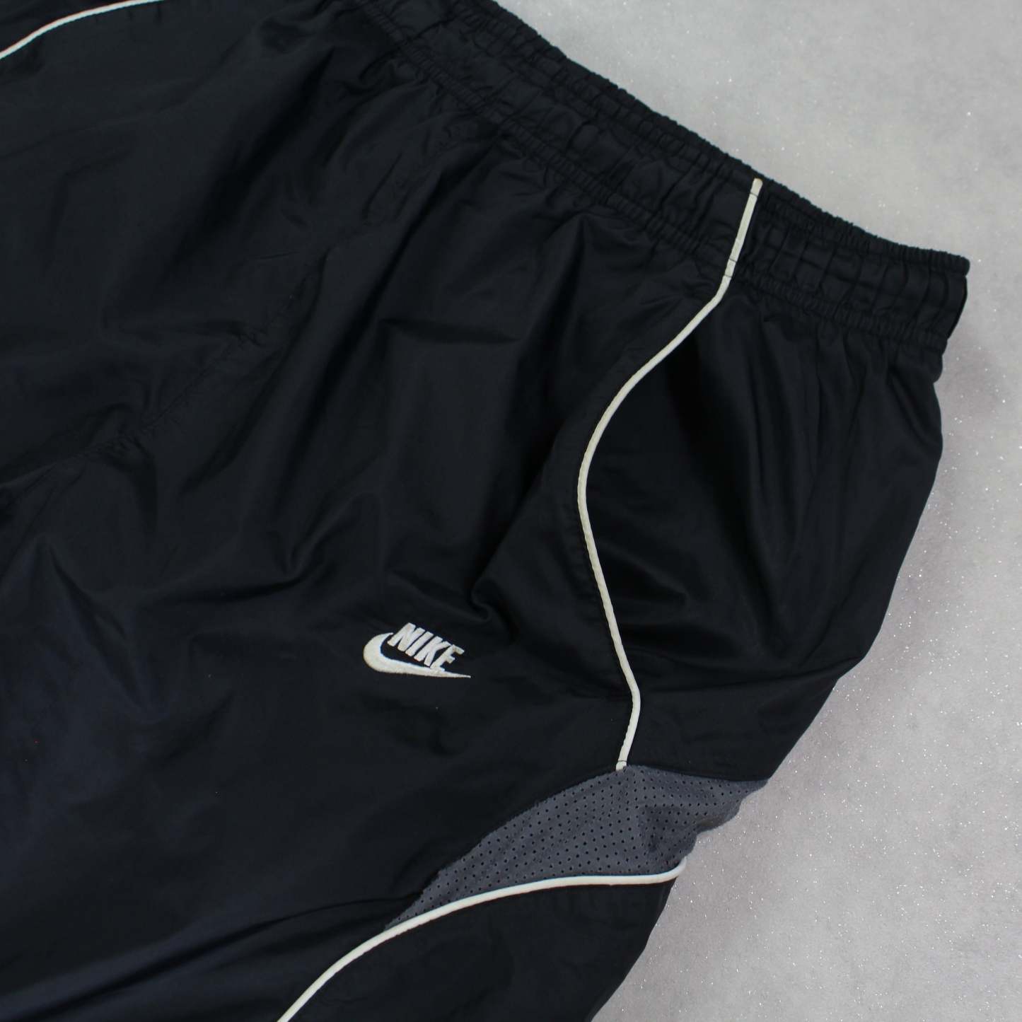 RARE 2000s Trackpants Black-Kikonat