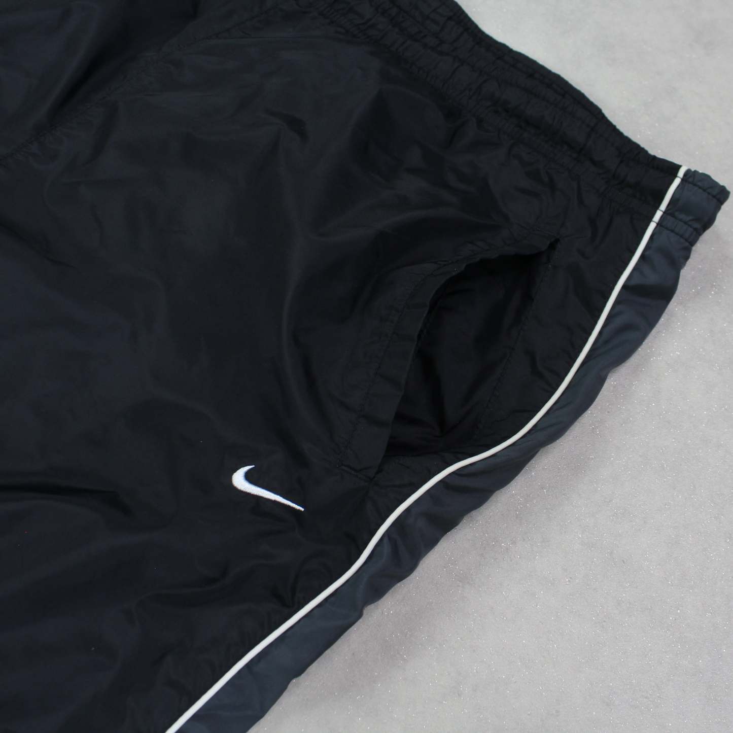 RARE 2000s Baggy Trackpants Black-Kikonat