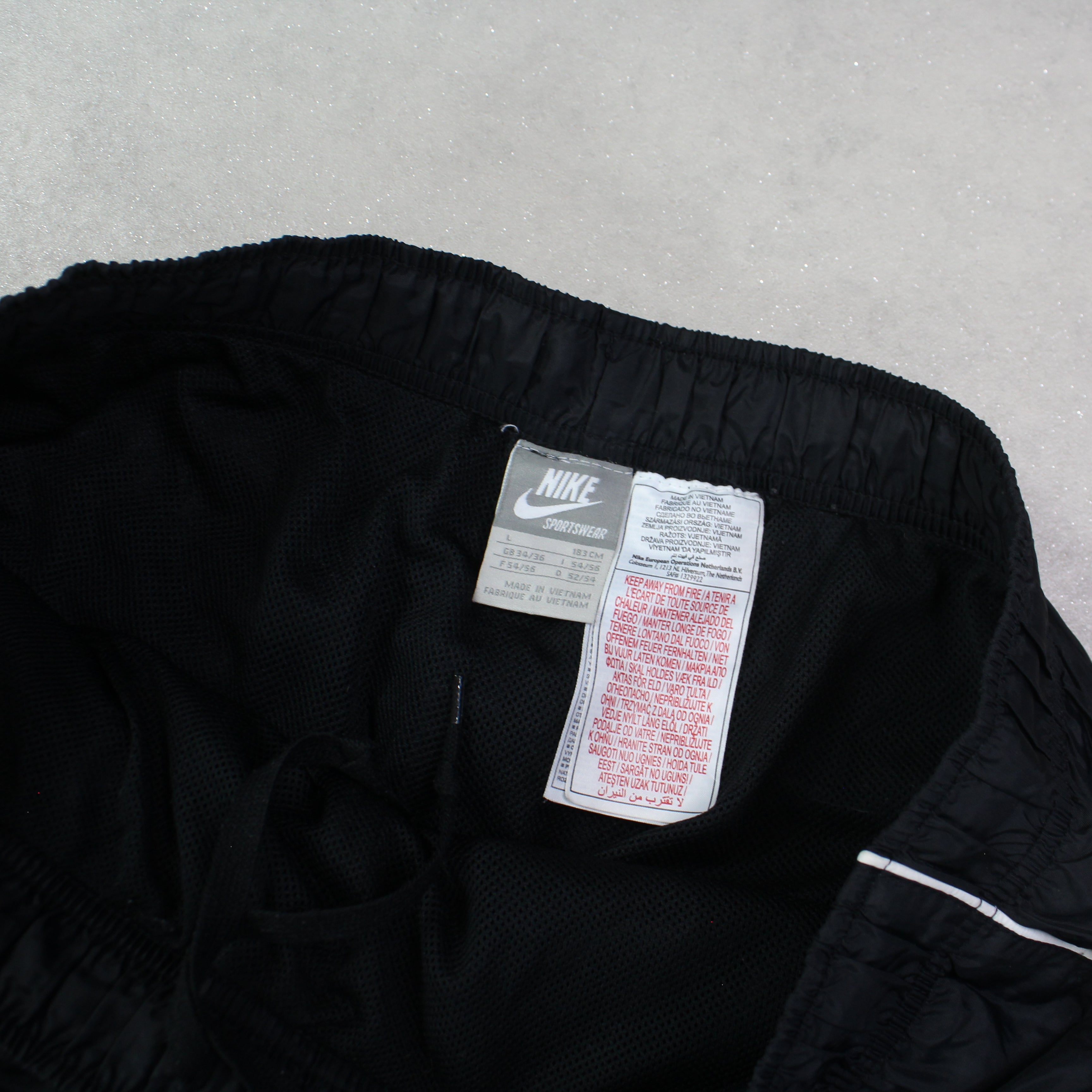 RARE 2000s Baggy Trackpants Black-Kikonat
