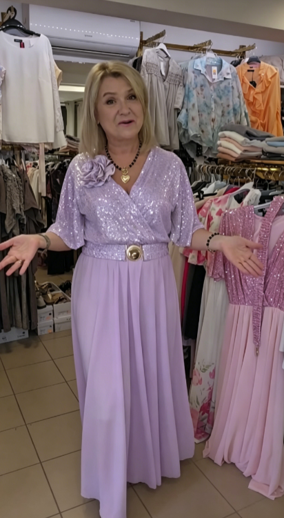💗【S-5XL】💗Sukienka z cekinami, dekoltem w serek, dopasowaną talią i odpinanym kwiatowym wzorem na klatce piersiowej.