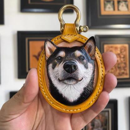 Custom Leather Pet Portrait Keychain - Oval detail 2
